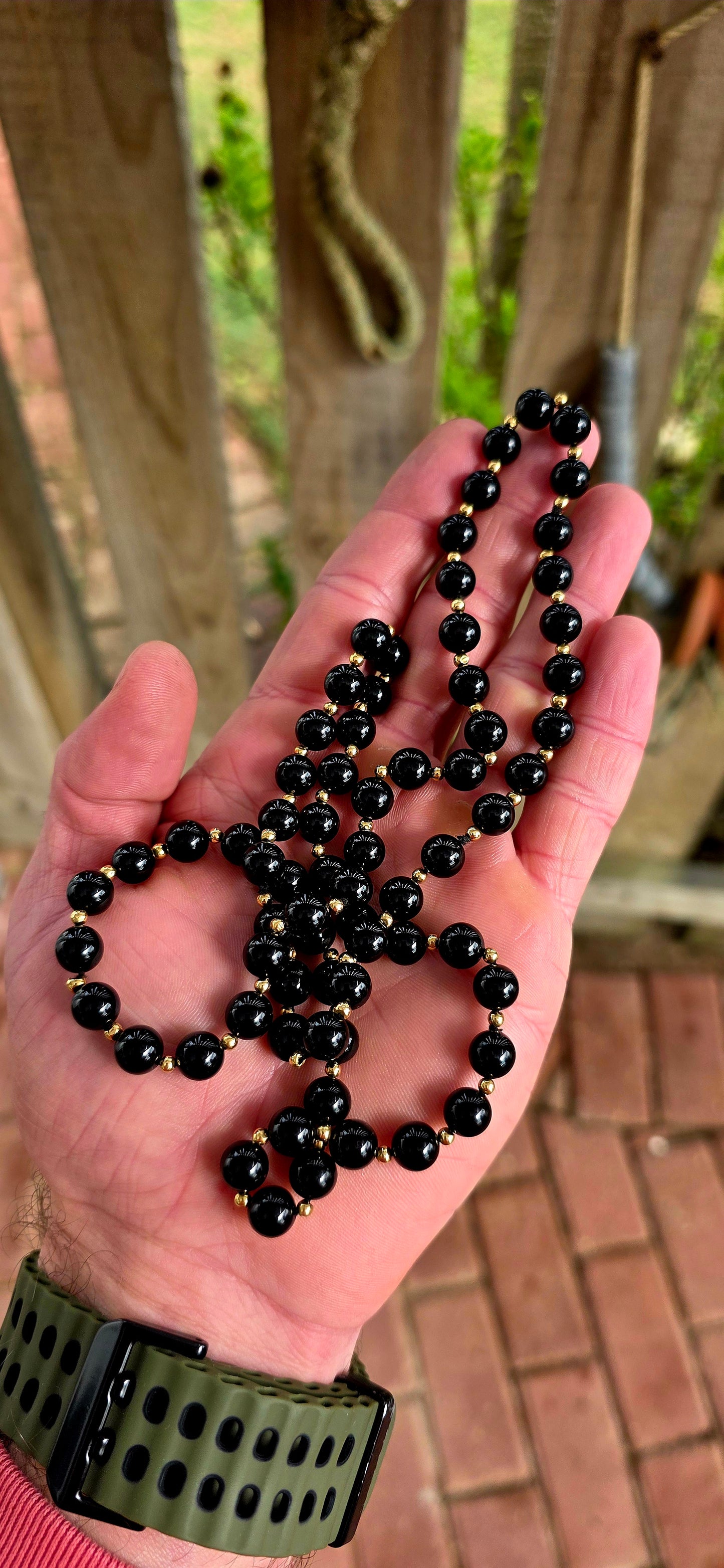 A wonderfully elegant vintage treasure with that effortless “quiet luxury” feel collectors are absolutely obsessed with lately…
This extra-length necklace was designed without a clasp — simply slip her over your head and SLAY!