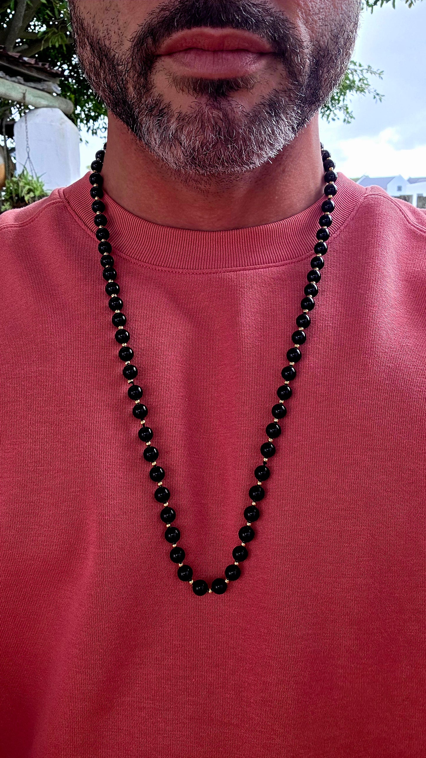 A wonderfully elegant vintage treasure with that effortless “quiet luxury” feel collectors are absolutely obsessed with lately…
This extra-length necklace was designed without a clasp — simply slip her over your head and SLAY!