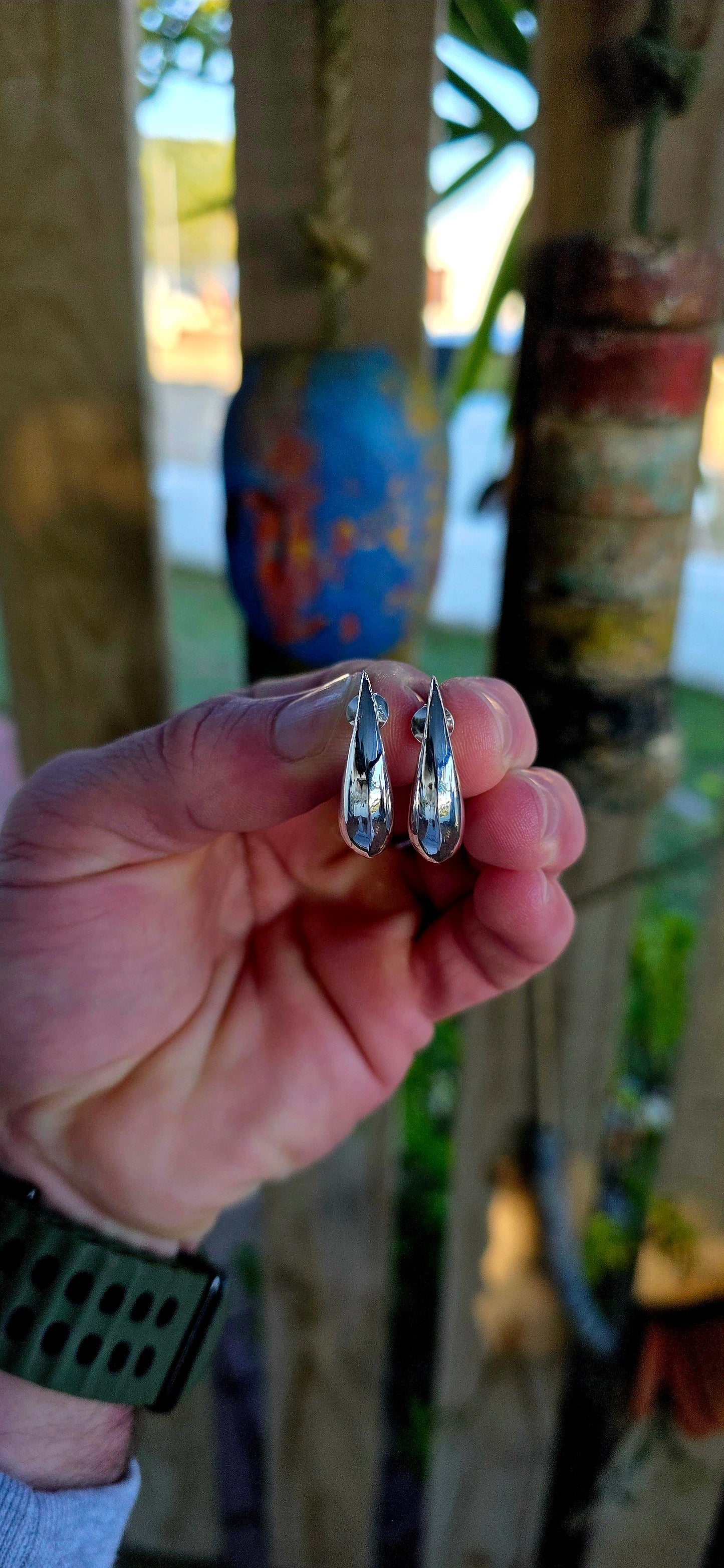 Bold, sculptural, and effortlessly in vogue… these funky sterling silver teardrop stud earrings are serving pure fashion-editorial energy.