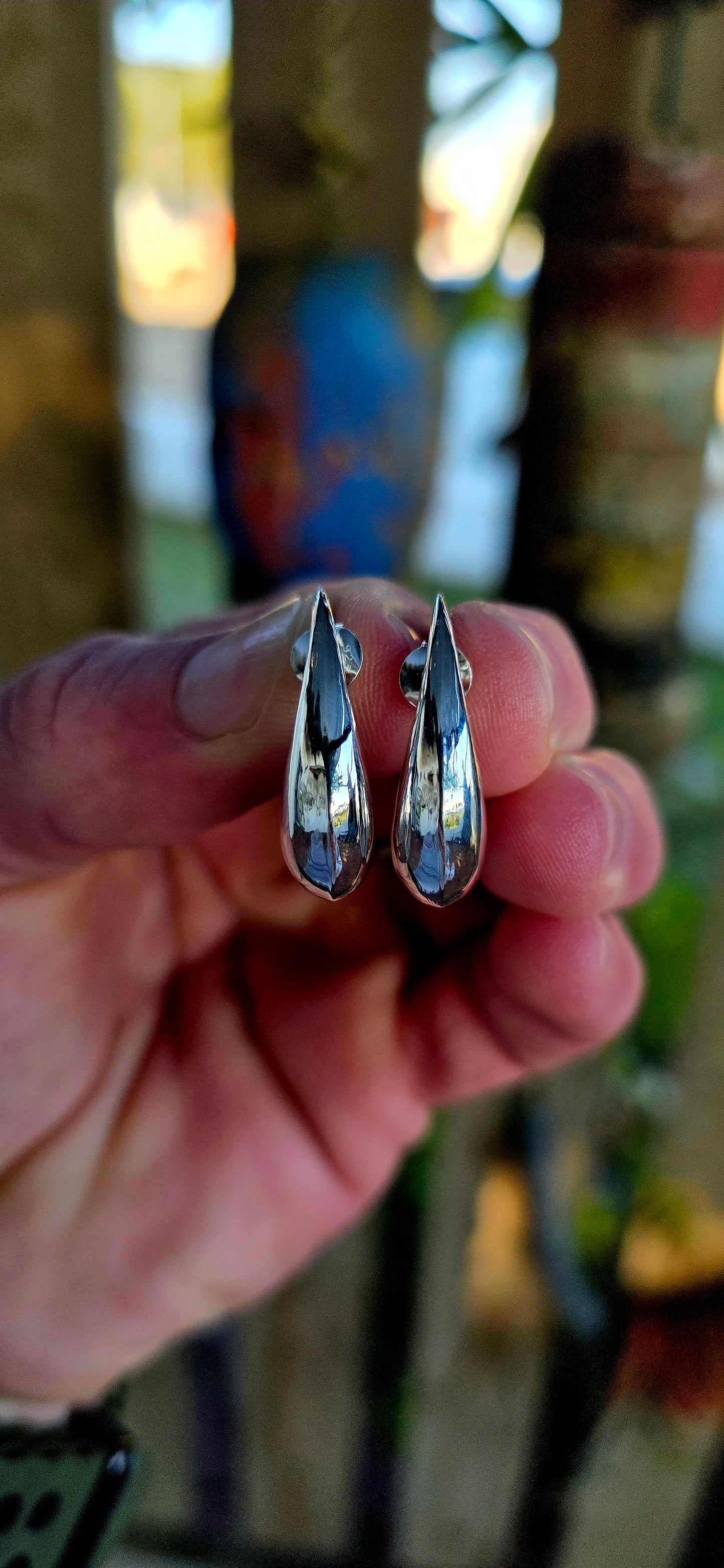 Bold, sculptural, and effortlessly in vogue… these funky sterling silver teardrop stud earrings are serving pure fashion-editorial energy.