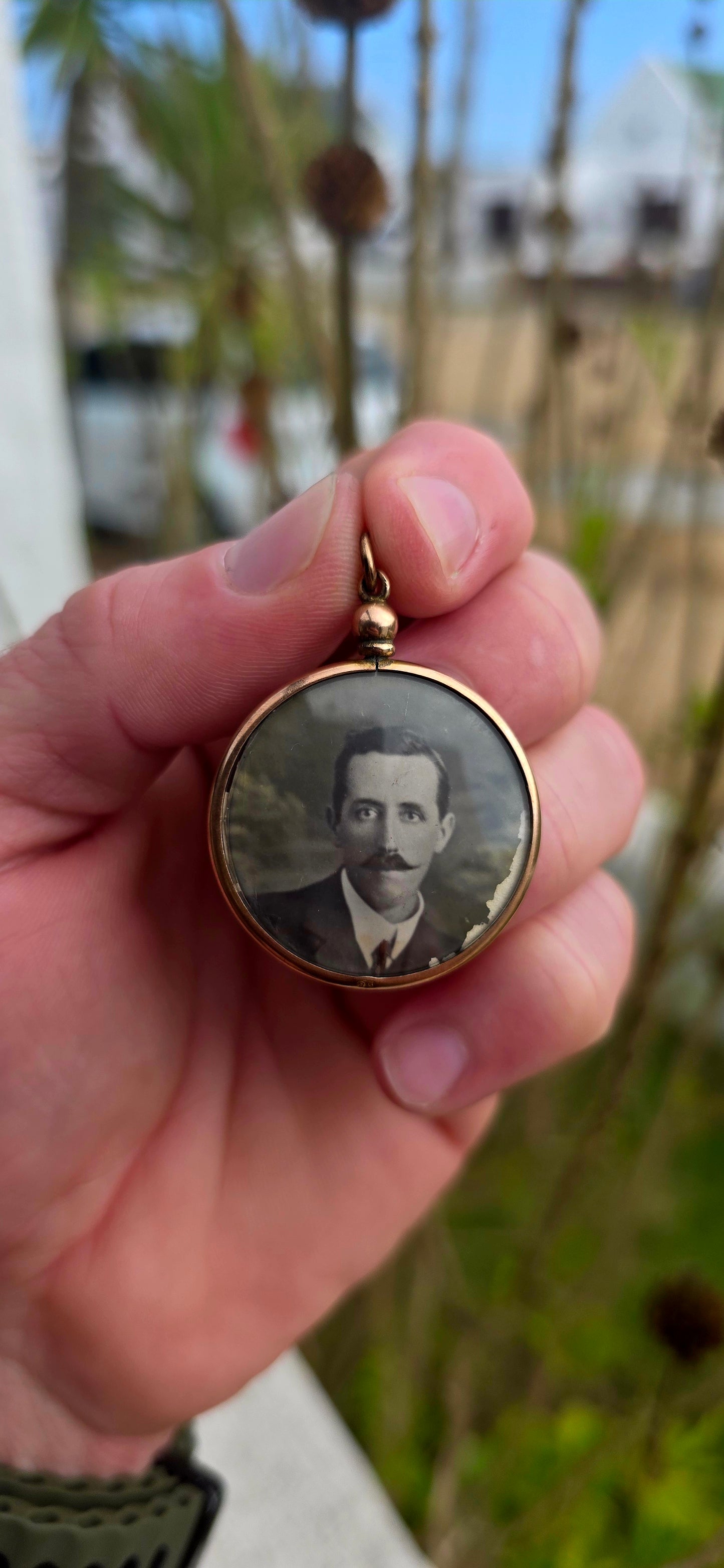 A breathtakingly sentimental survivor from the Edwardian era… and one of those deeply romantic heirloom treasures that instantly pulls you into another lifetime.