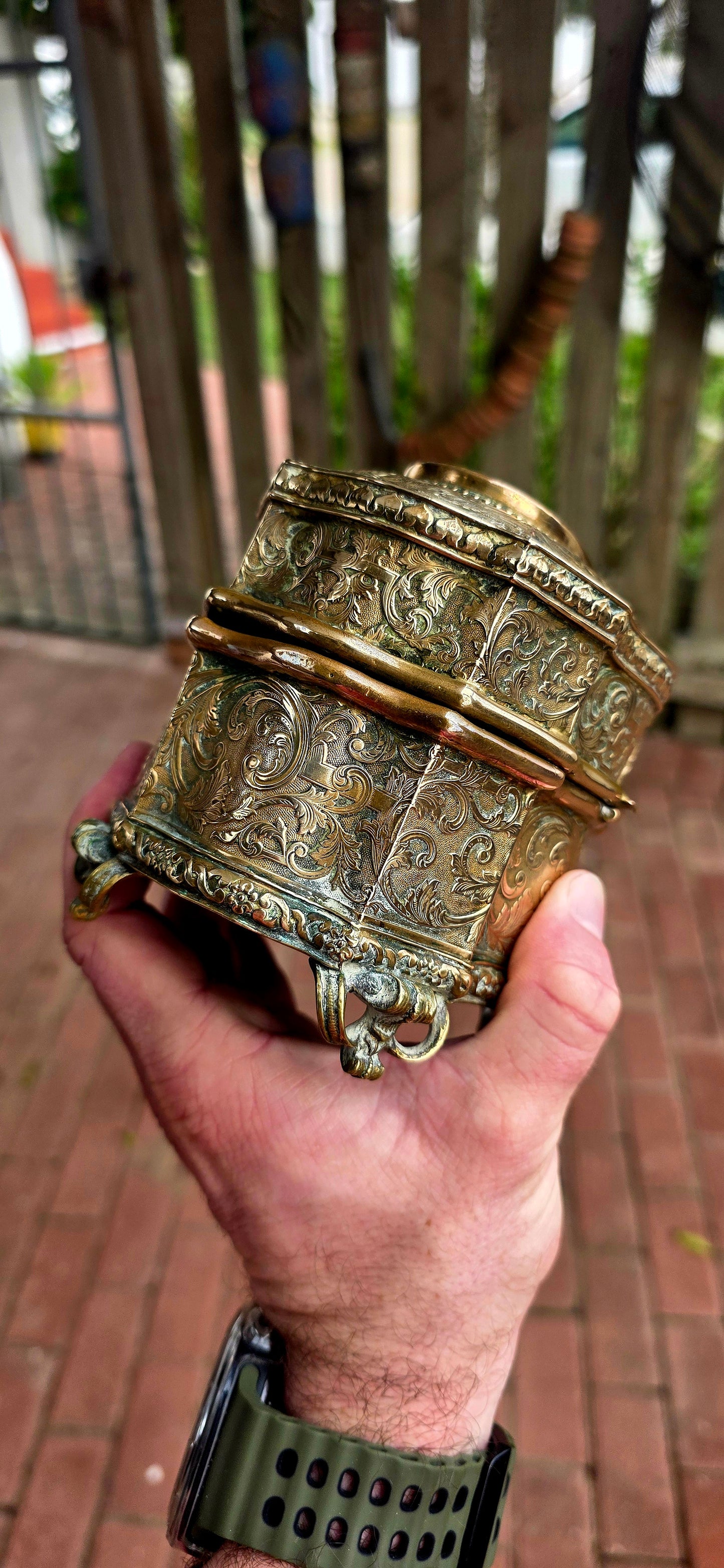 A truly breathtaking survivor from the Victorian Grand Tour era, this magnificent antique French bronze casket dates to around the mid-19th century and embodies the romance, elegance, and refinement that collectors dream of finding.