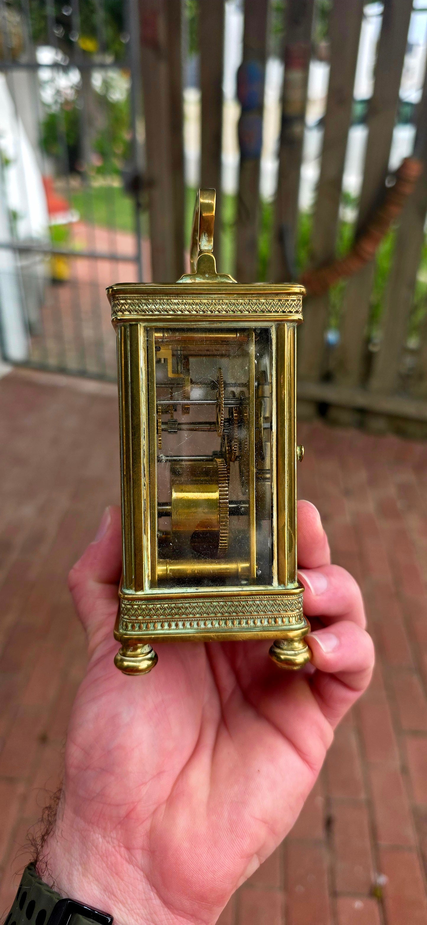 A truly elegant survivor from the golden age of travel, this beautiful antique French carriage clock captures all the refinement and sophistication that made these timepieces so highly sought after during the Victorian era.