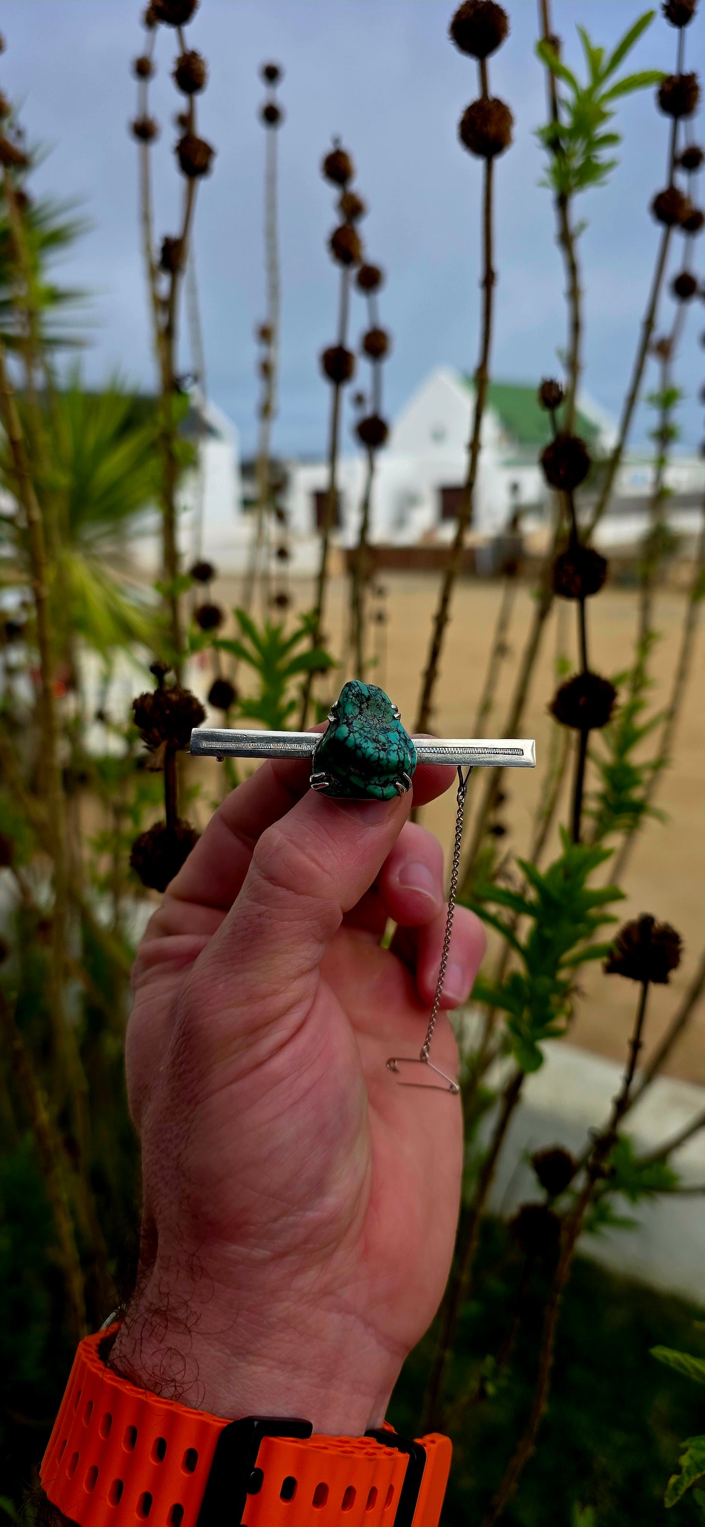 A striking survivor from the glamorous Art Deco era, this antique circa 1920s sterling silver bar brooch perfectly captures the clean geometric elegance and understated sophistication that defined the period.