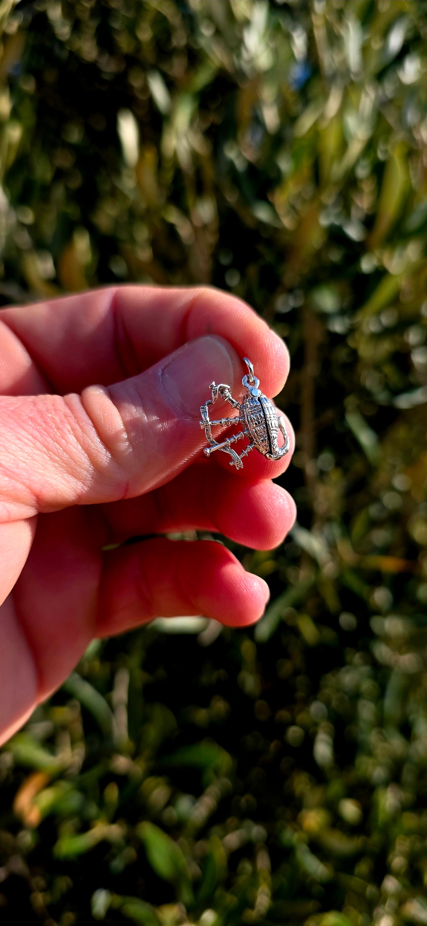 Up for grabs is a wonderfully unusual vintage sterling silver articulated charm in the shape of a traditional Scottish bagpipe.