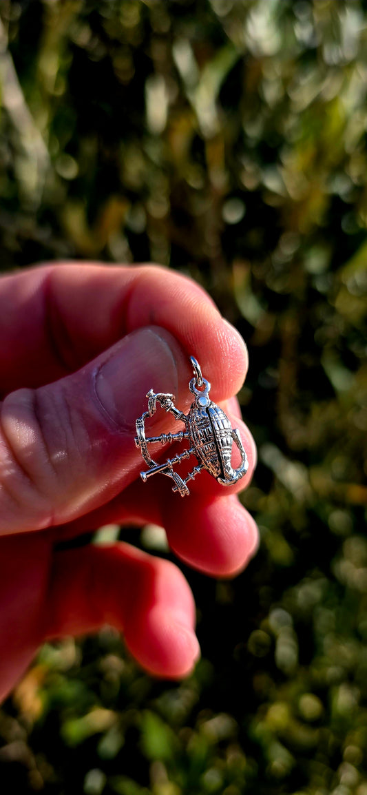Up for grabs is a wonderfully unusual vintage sterling silver articulated charm in the shape of a traditional Scottish bagpipe.