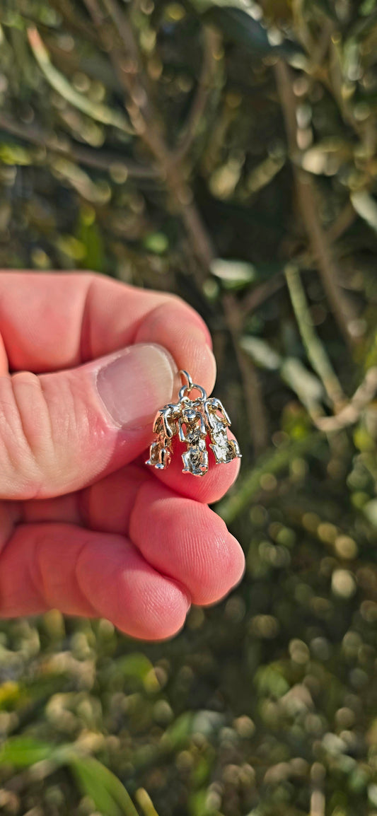 Up for grabs is a wonderfully charming vintage sterling silver articulated charm featuring the famous Three Wise Monkeys.