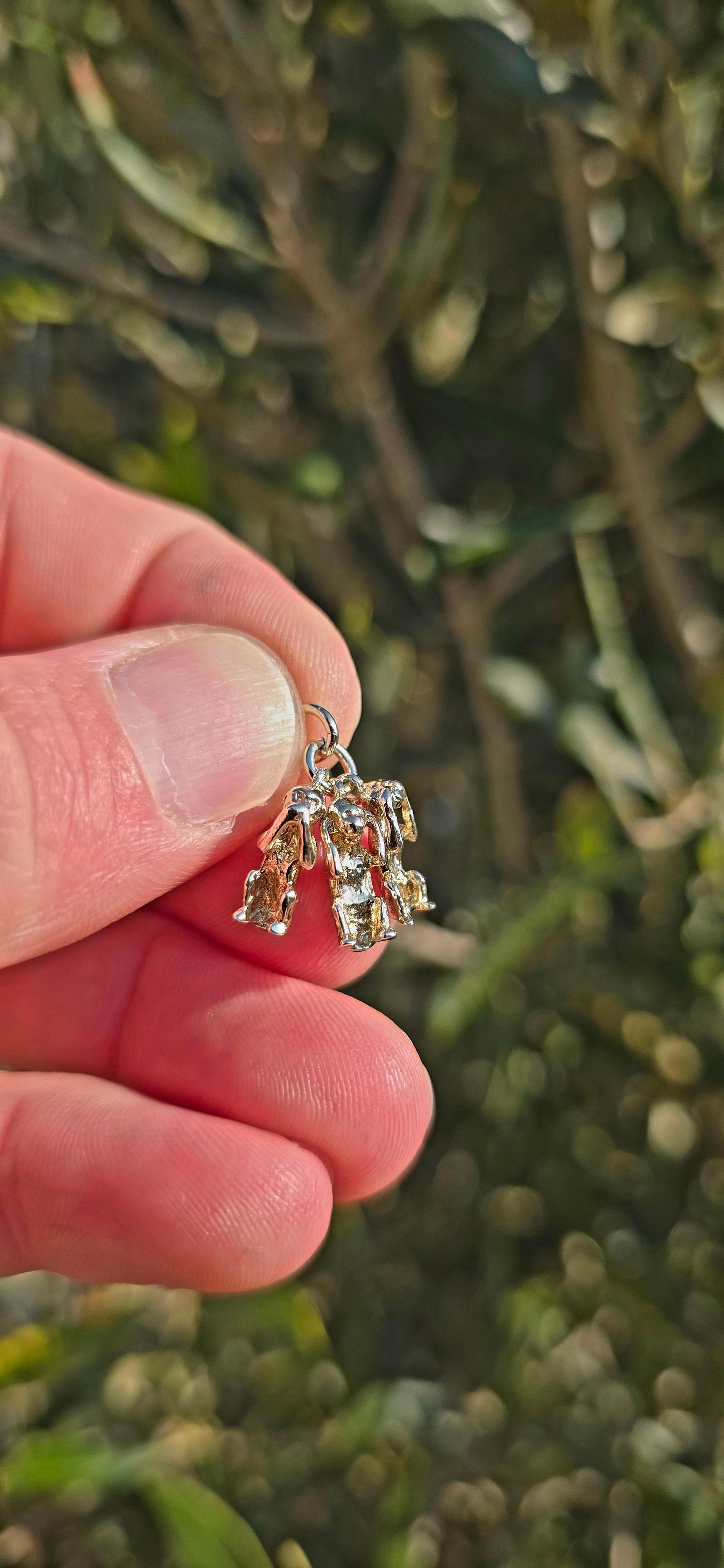 Up for grabs is a wonderfully charming vintage sterling silver articulated charm featuring the famous Three Wise Monkeys.