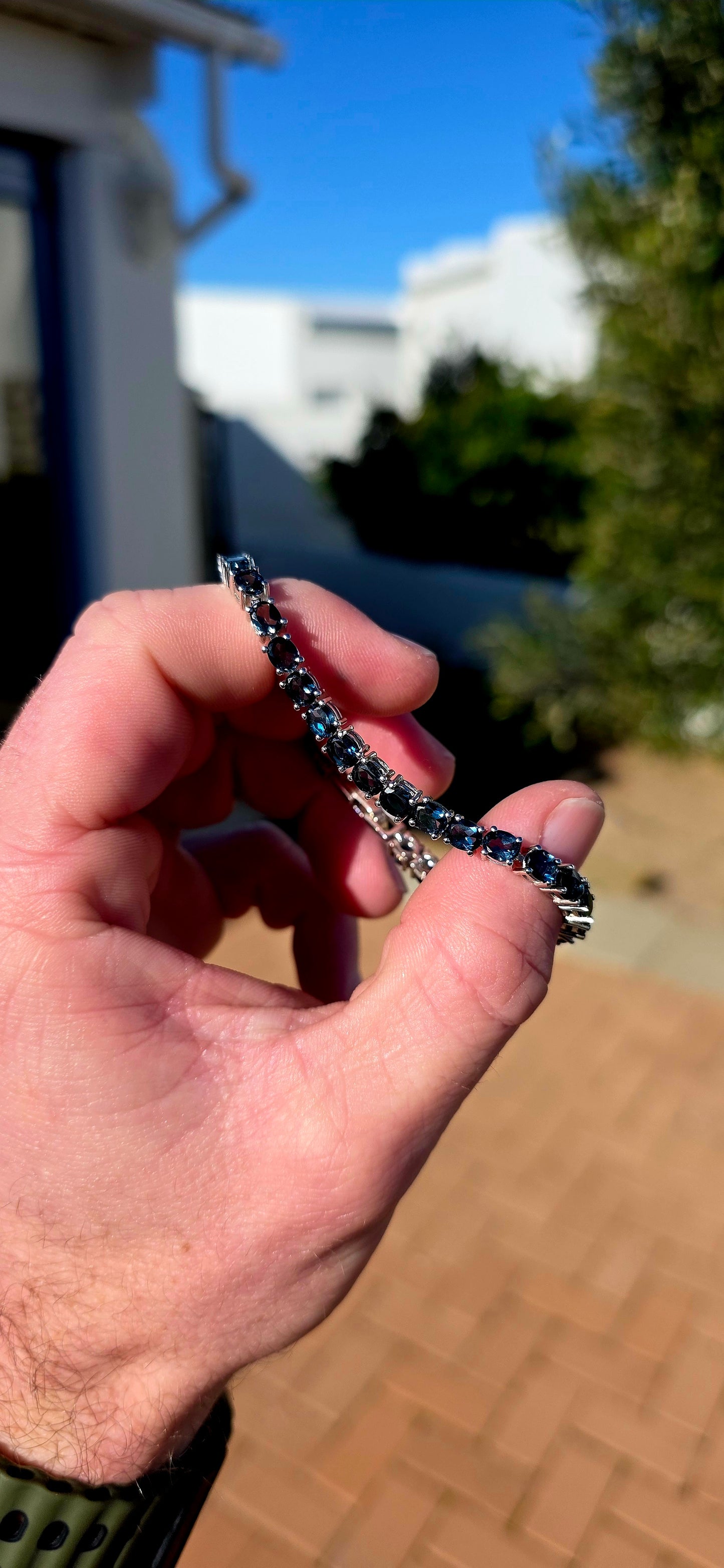 Elegant and effortlessly sophisticated... this is one of those pieces that never goes out of style.