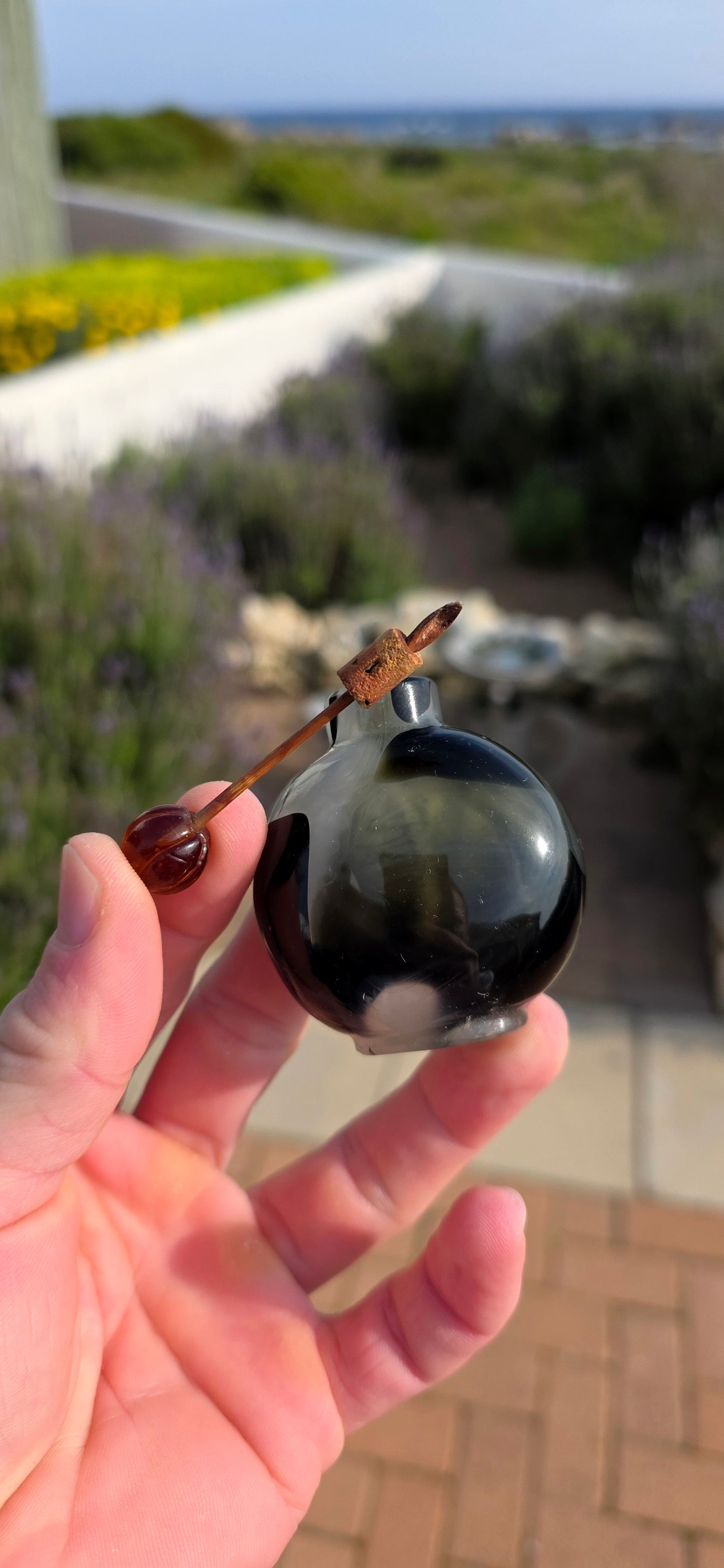 This rare 19th-century Chinese snuff bottle has been expertly crafted from striking marbled glass designed to imitate natural banded agate, a highly prized material in traditional Chinese decorative arts.