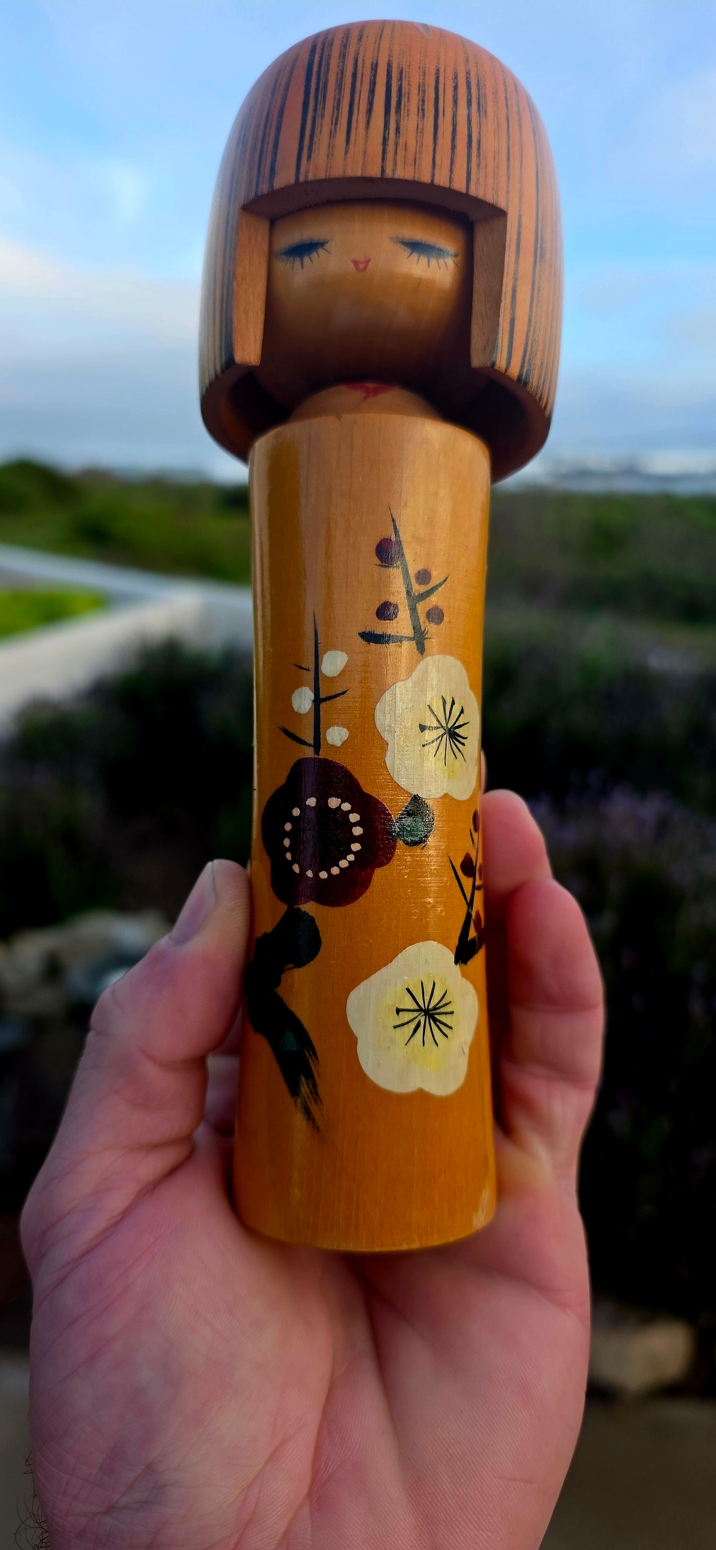 A wonderfully elegant and highly collectible vintage Japanese Kokeshi doll dating to the 1950s.