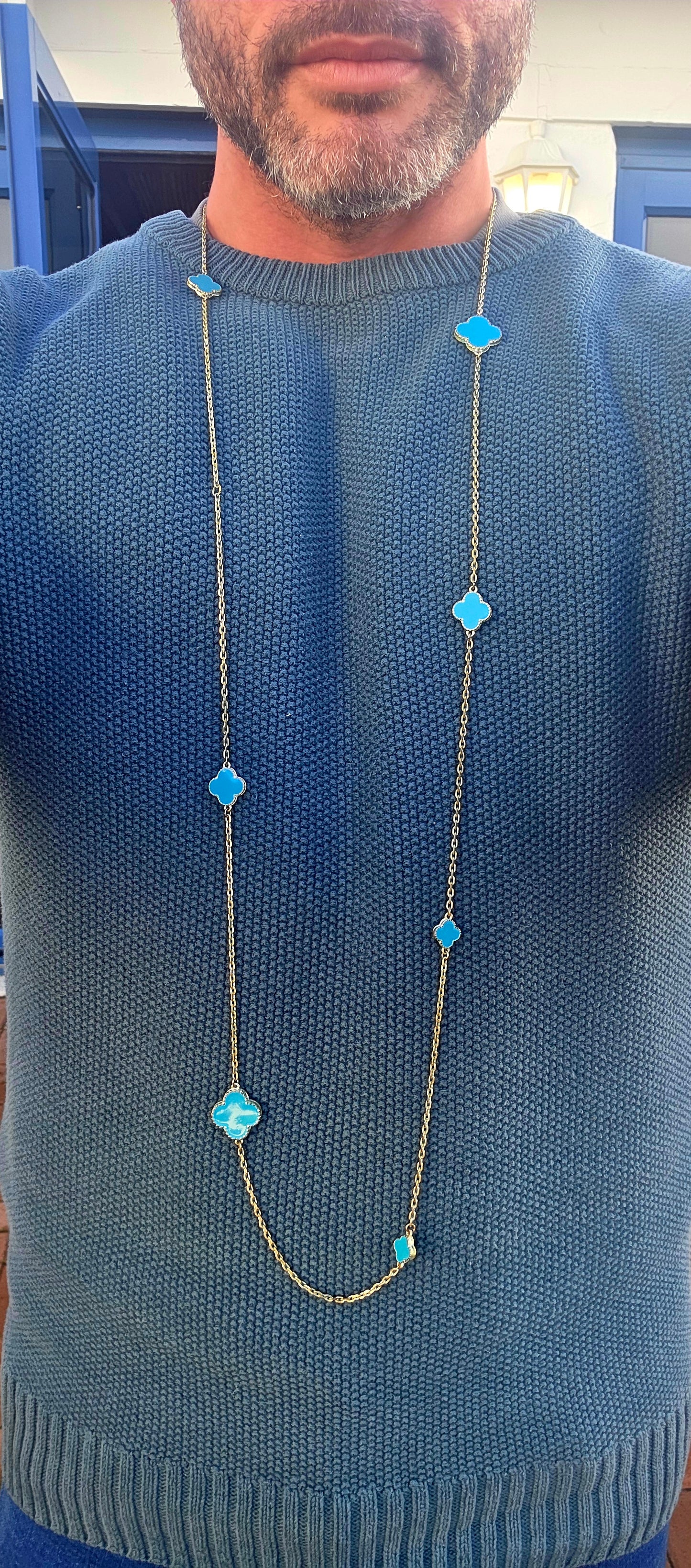 Modern costume jewellery at its absolute best! This fabulous extra-long station necklace proves that you don't need precious metals to make a statement.
