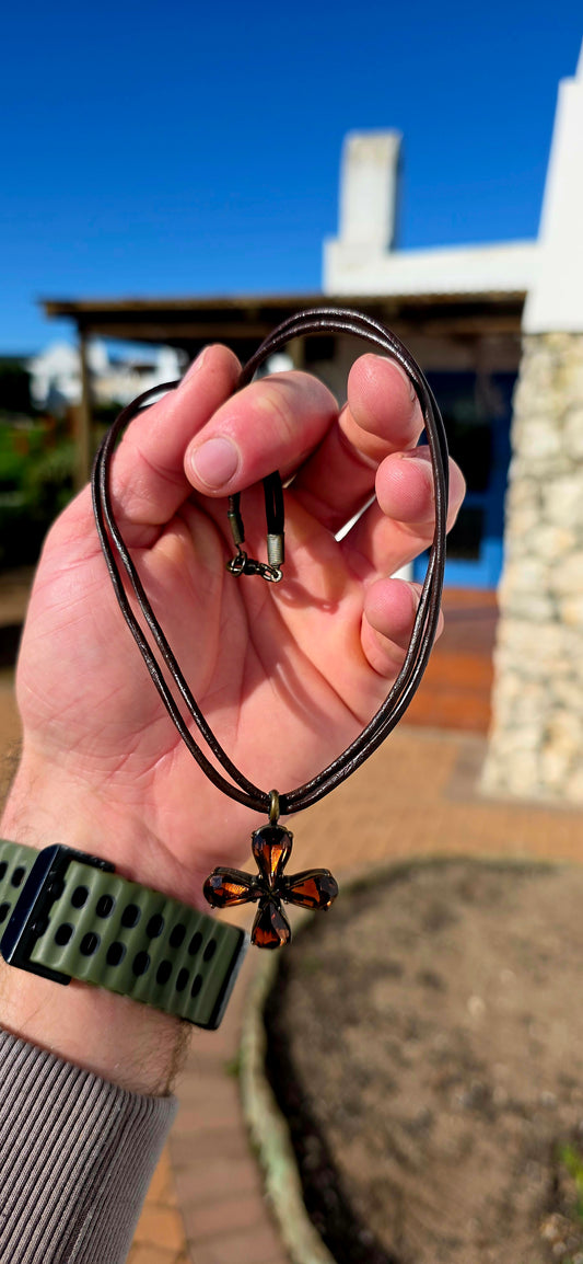 This beautiful designer costume necklace by Miglio perfectly captures the brand's signature blend of contemporary style and vintage-inspired charm.