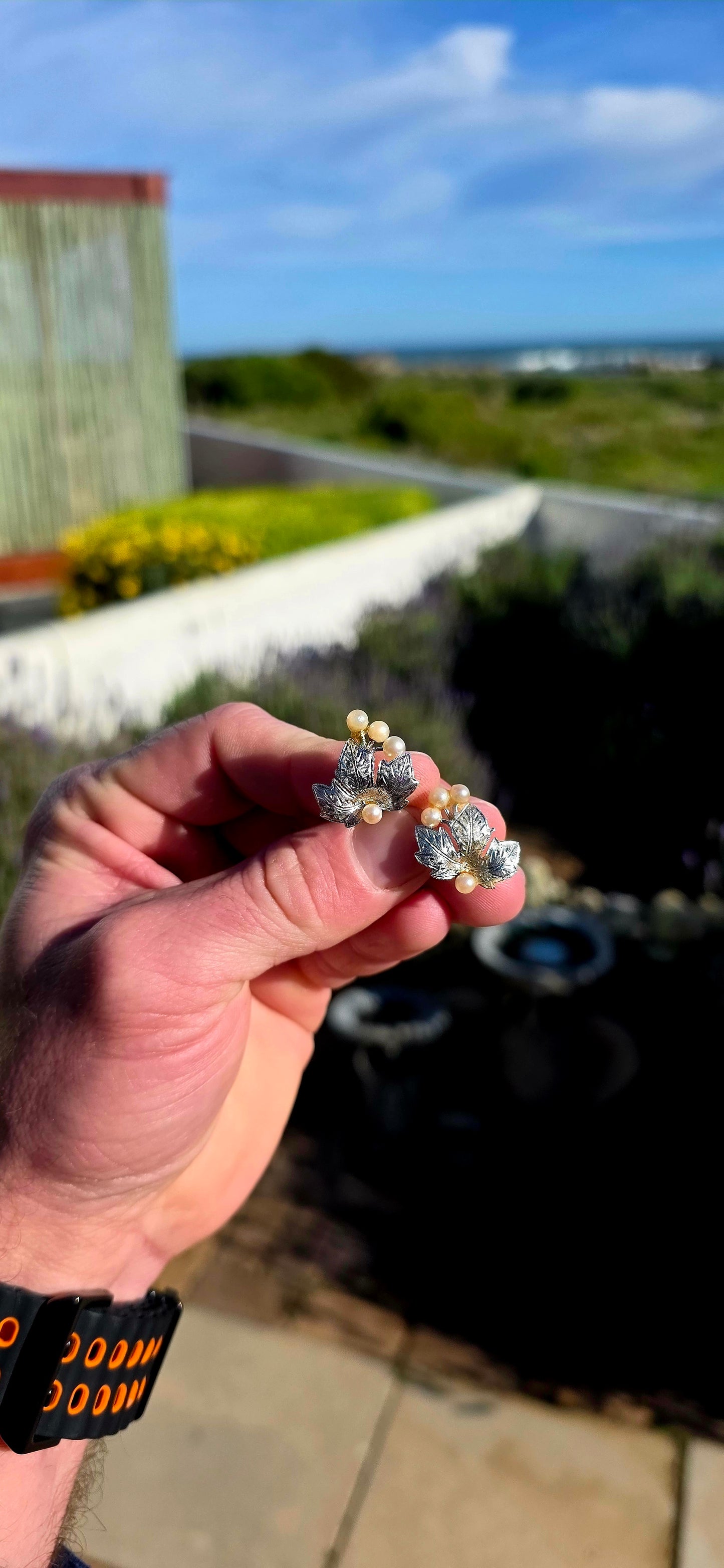 A beautiful celebration of South African jewellery design... this exquisite vintage demi-parure by Zeeta perfectly captures the elegant, nature-inspired styling that made the brand so beloved during the mid-20th century.