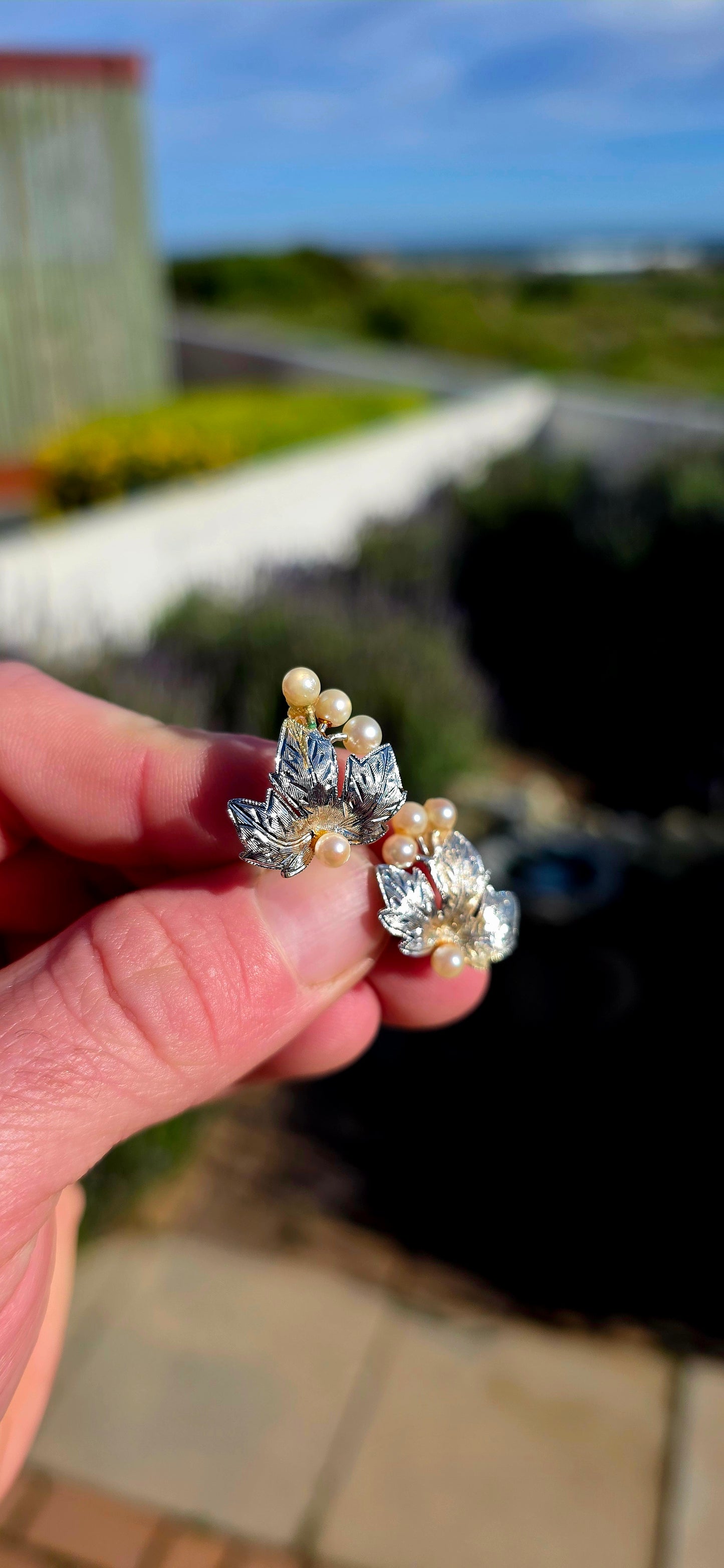 A beautiful celebration of South African jewellery design... this exquisite vintage demi-parure by Zeeta perfectly captures the elegant, nature-inspired styling that made the brand so beloved during the mid-20th century.