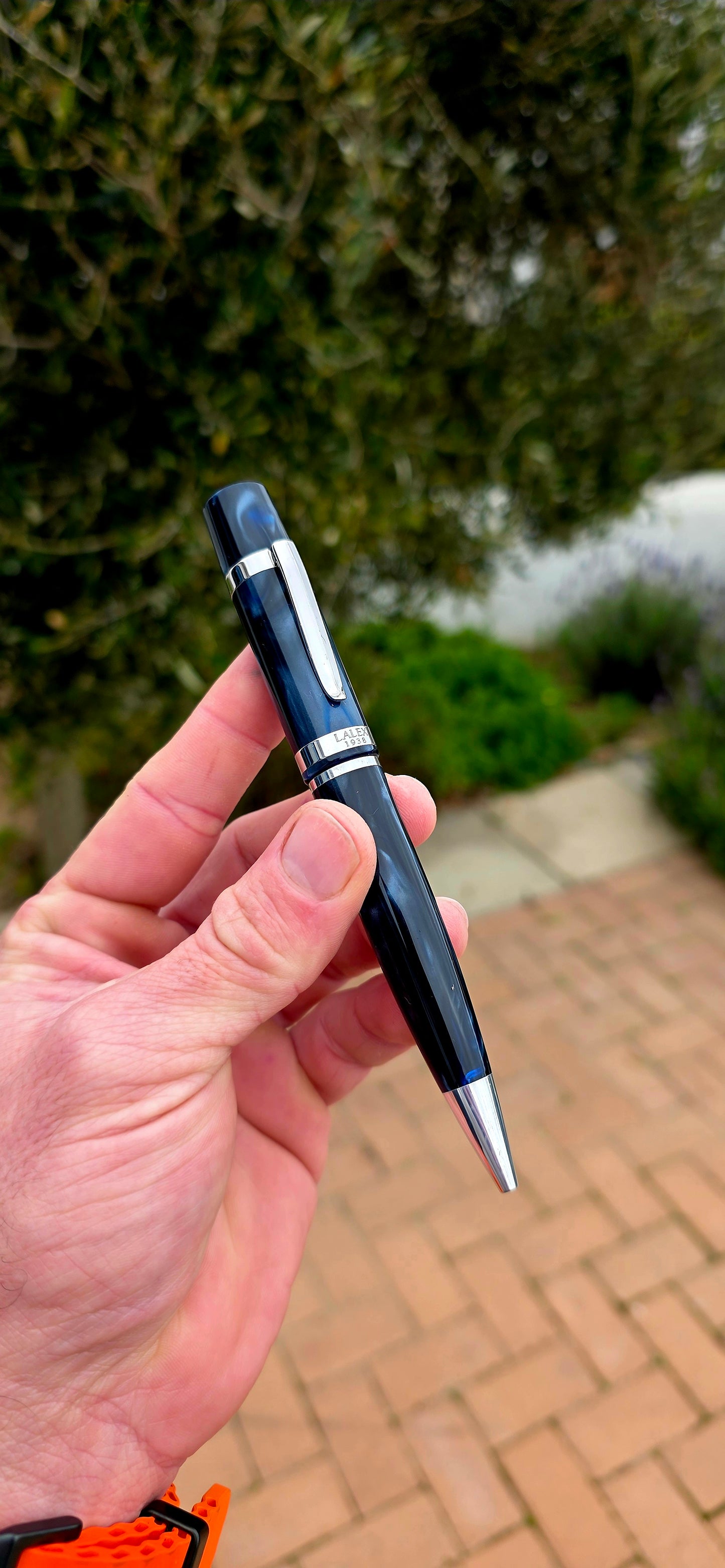 Elegant, refined and unmistakably Italian... this beautifully presented Lalex 1938 ballpoint pen is a sophisticated writing instrument that blends classical design with exceptional craftsmanship.