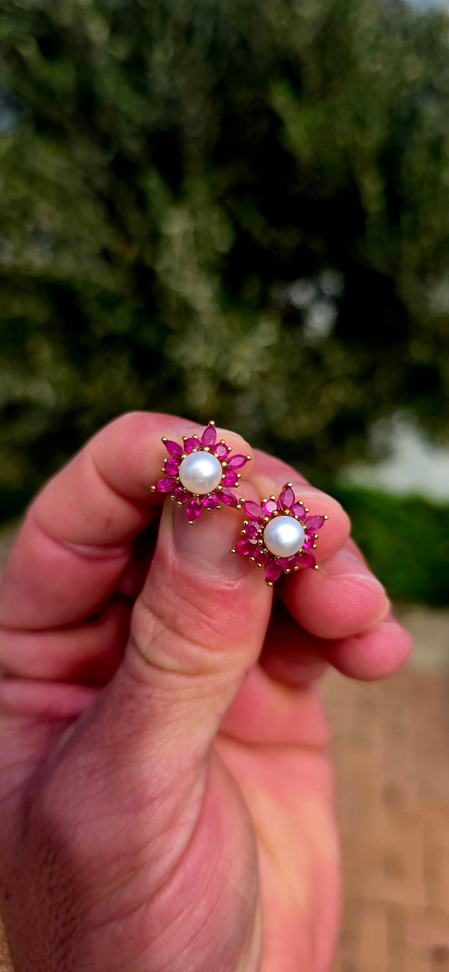 Bold, romantic, and effortlessly elegant... these sterling silver stud earrings have been beautifully finished in rich 18ct yellow gold plating and designed as enchanting floral starbursts.