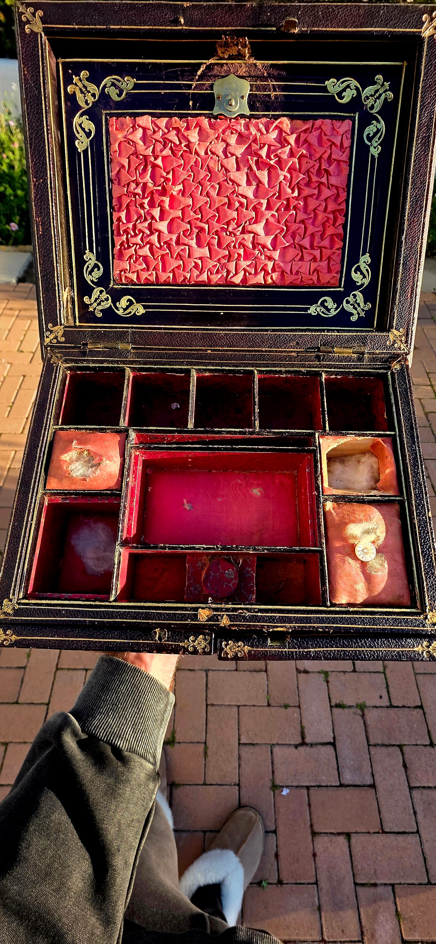 Some antiques are simply functional... while others tell the story of centuries gone by. This extremely rare and generously proportioned 18th-century gilt-tooled leather campaign box is one such survivor!