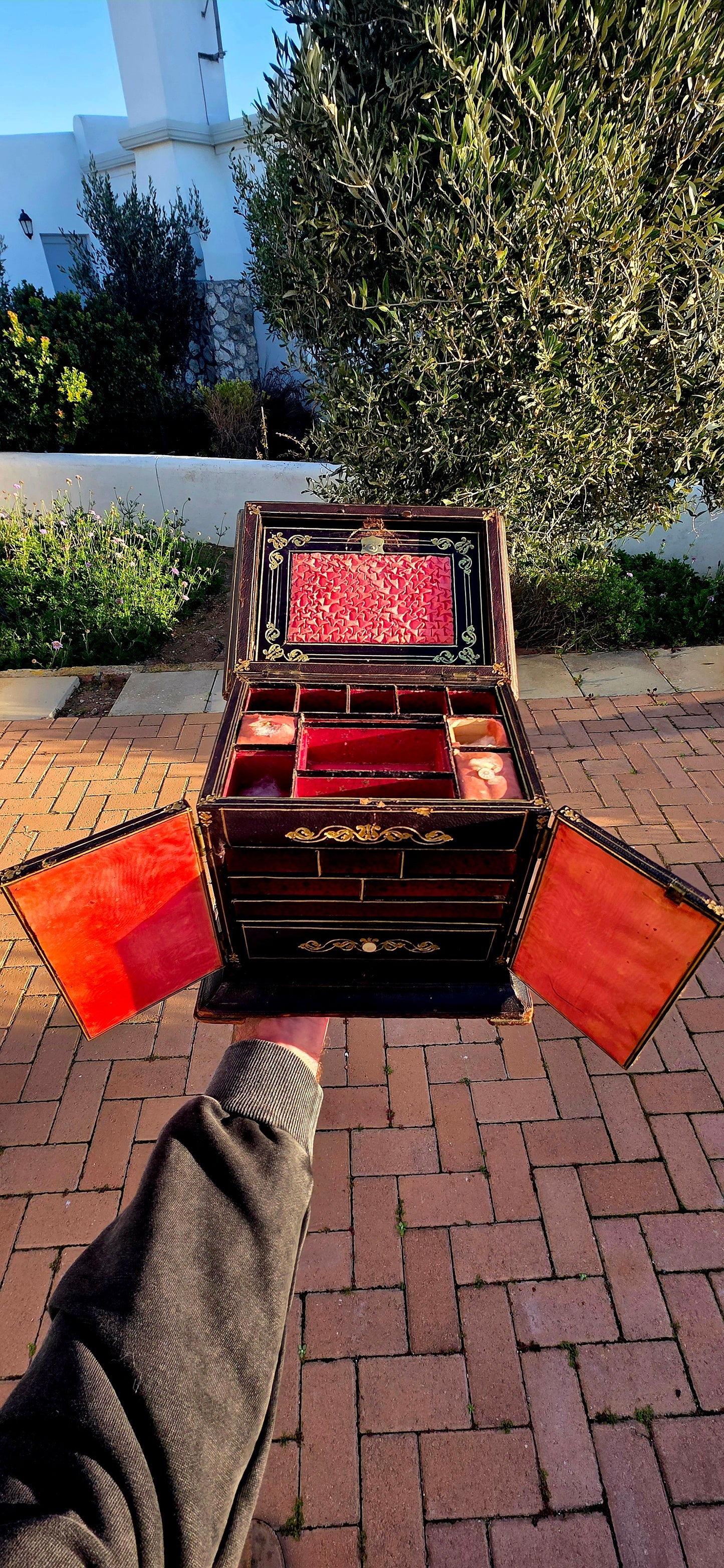 Some antiques are simply functional... while others tell the story of centuries gone by. This extremely rare and generously proportioned 18th-century gilt-tooled leather campaign box is one such survivor!