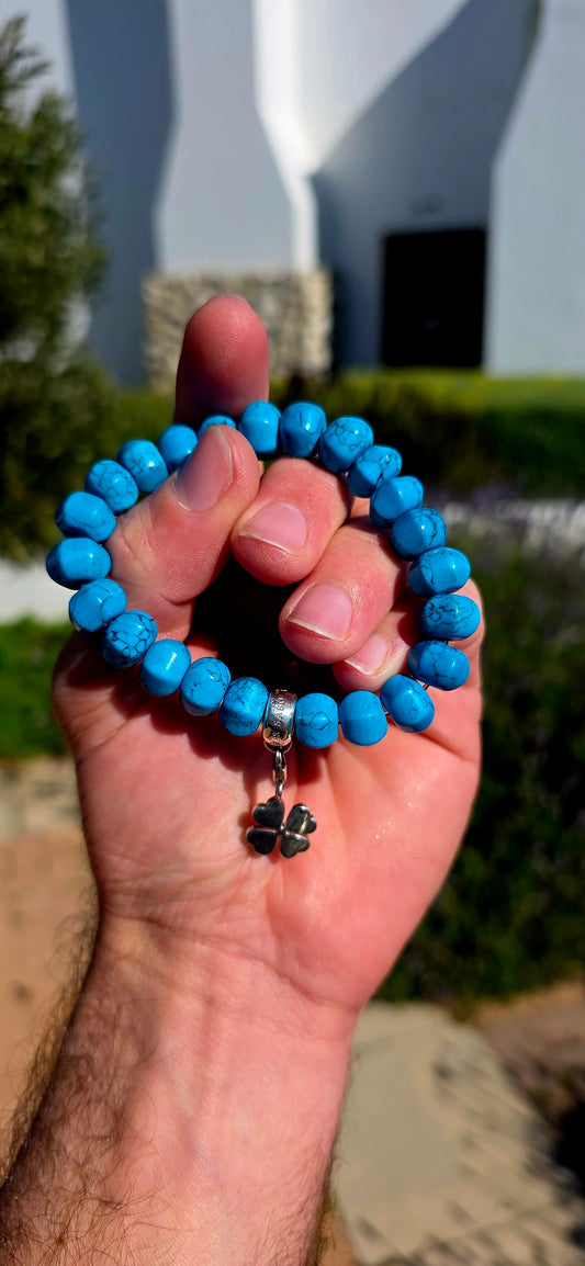 Fresh, vibrant and stylish... this beautiful Thomas Sabo stretch bracelet is crafted from polished turquoise-blue howlite beads, each displaying its own unique natural veining that perfectly captures the look of fine turquoise.