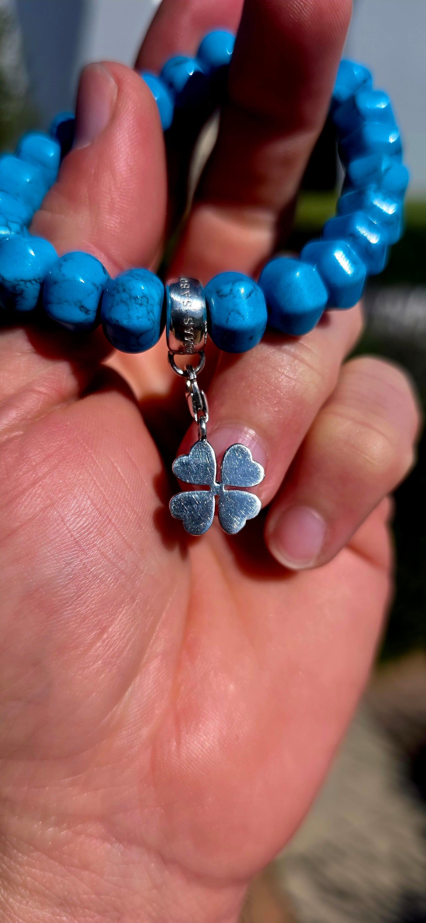 Fresh, vibrant and stylish... this beautiful Thomas Sabo stretch bracelet is crafted from polished turquoise-blue howlite beads, each displaying its own unique natural veining that perfectly captures the look of fine turquoise.