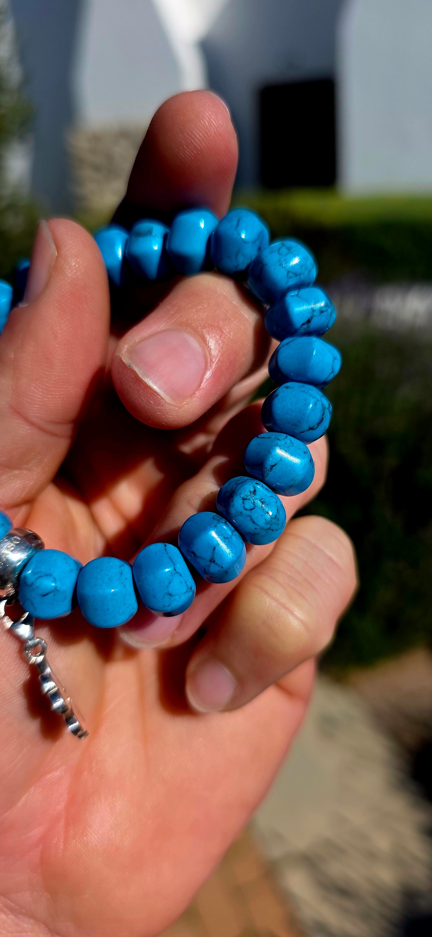 Fresh, vibrant and stylish... this beautiful Thomas Sabo stretch bracelet is crafted from polished turquoise-blue howlite beads, each displaying its own unique natural veining that perfectly captures the look of fine turquoise.
