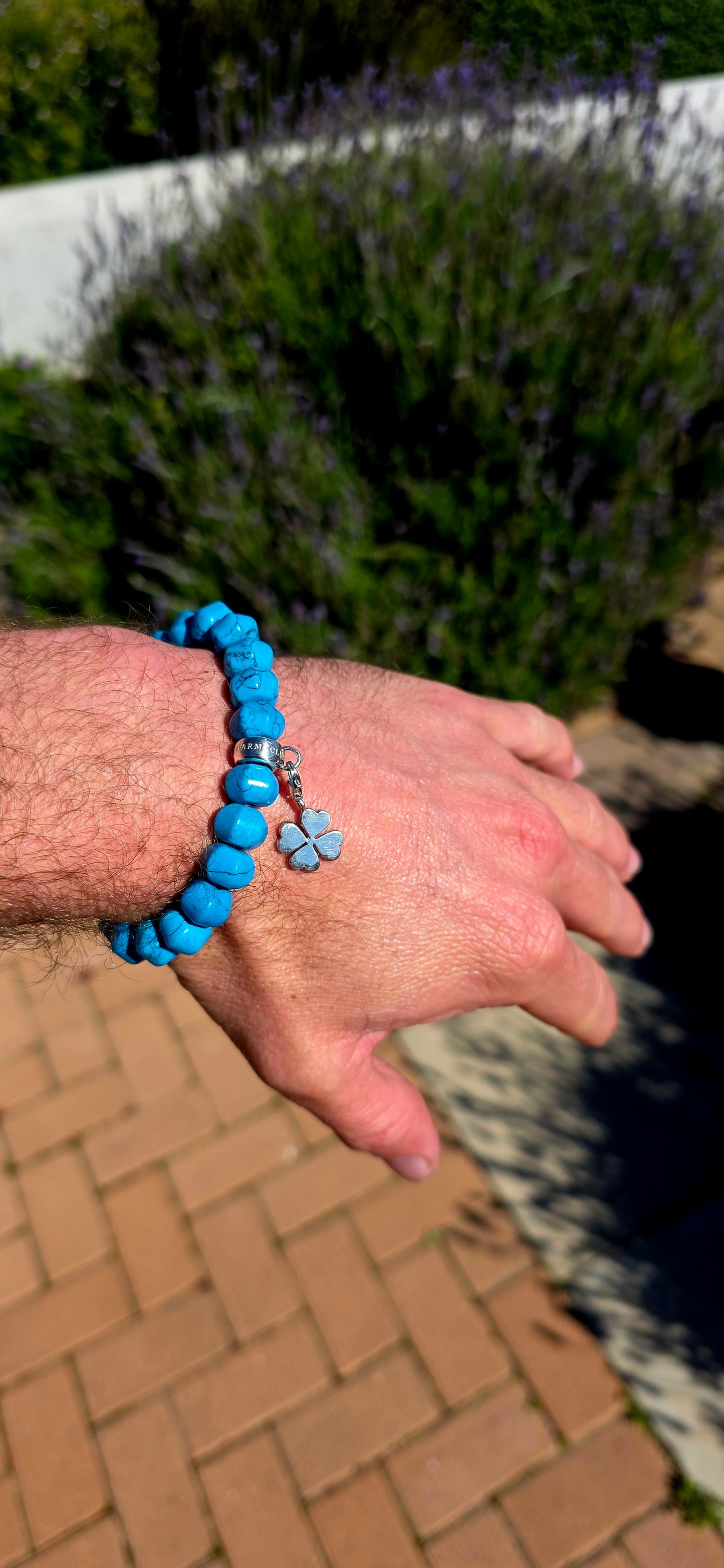 Fresh, vibrant and stylish... this beautiful Thomas Sabo stretch bracelet is crafted from polished turquoise-blue howlite beads, each displaying its own unique natural veining that perfectly captures the look of fine turquoise.