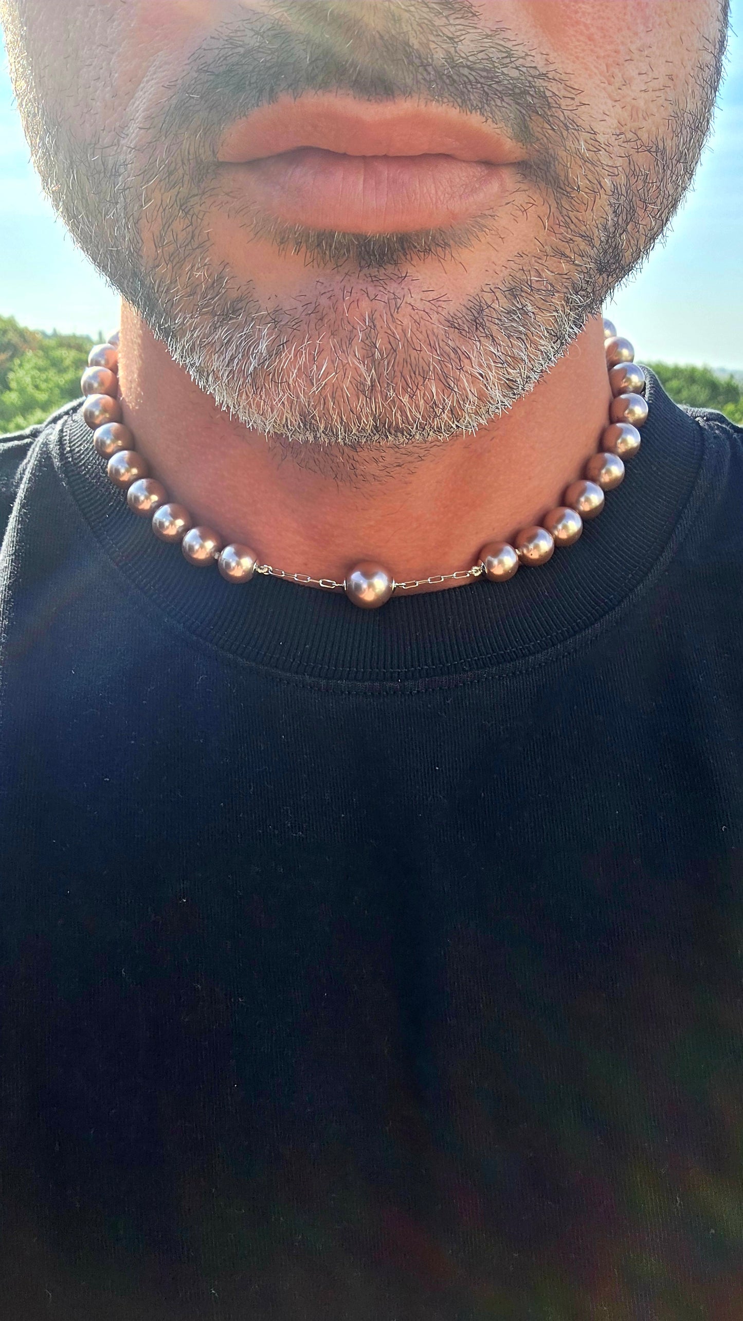 This beautiful designer costume jewellery necklace pairs the beauty of pearls with sleek sterling silver detailing, creating a piece that feels both classic and refreshingly modern.