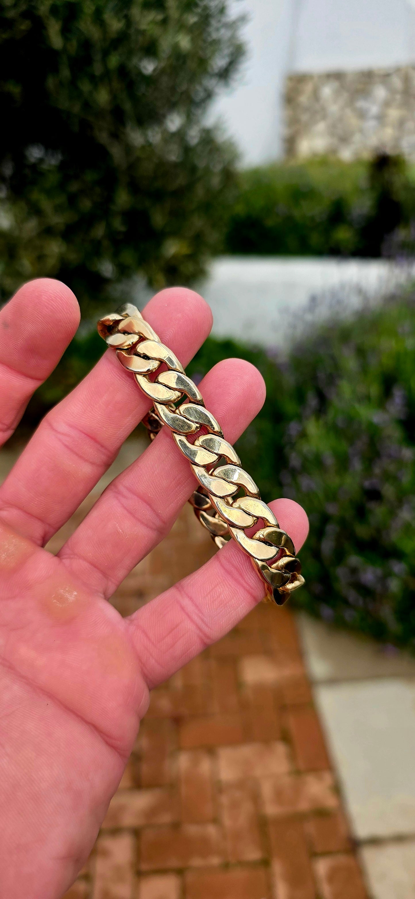 This fabulous vintage Italian designer costume bracelet by Bijoux Cascio is a classical statement piece that celebrates the golden era of power dressing.