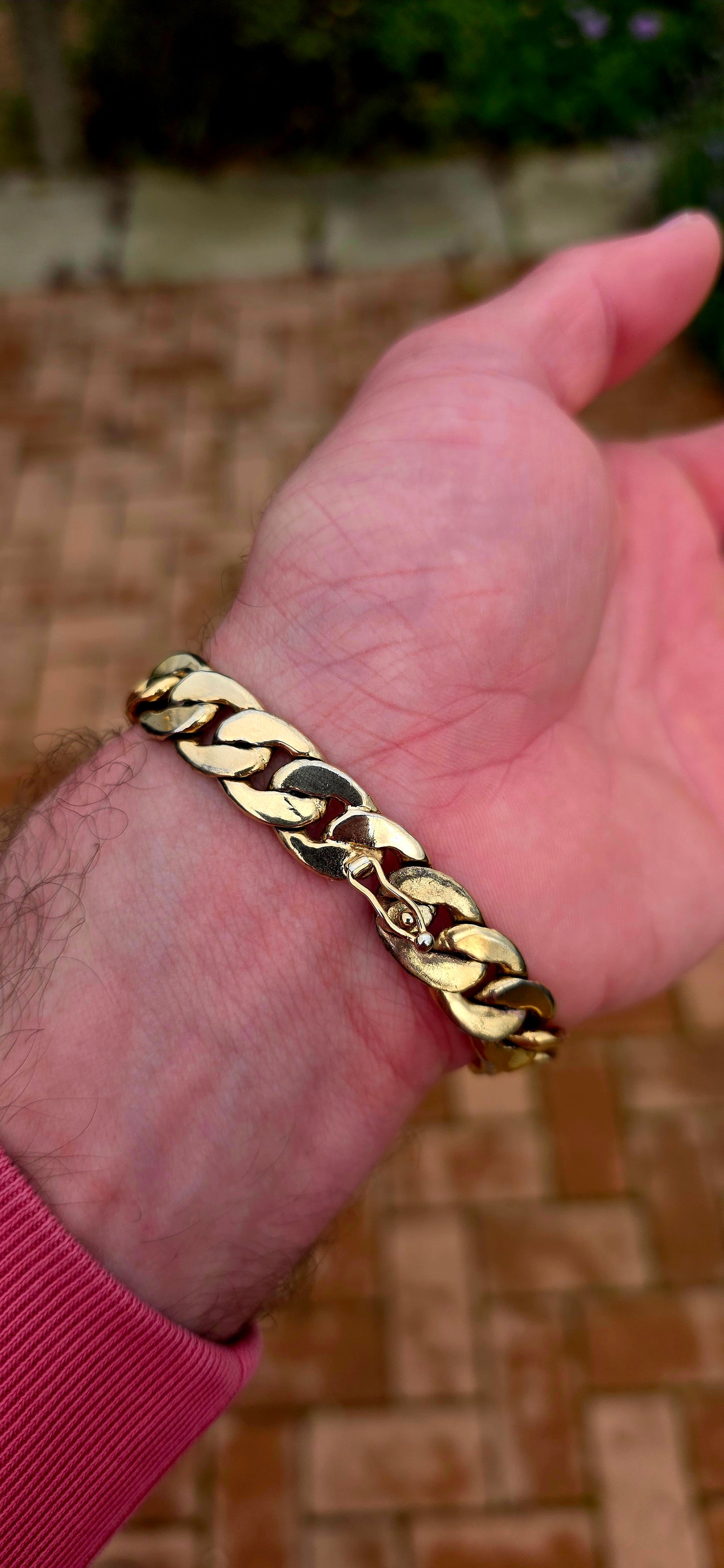 This fabulous vintage Italian designer costume bracelet by Bijoux Cascio is a classical statement piece that celebrates the golden era of power dressing.