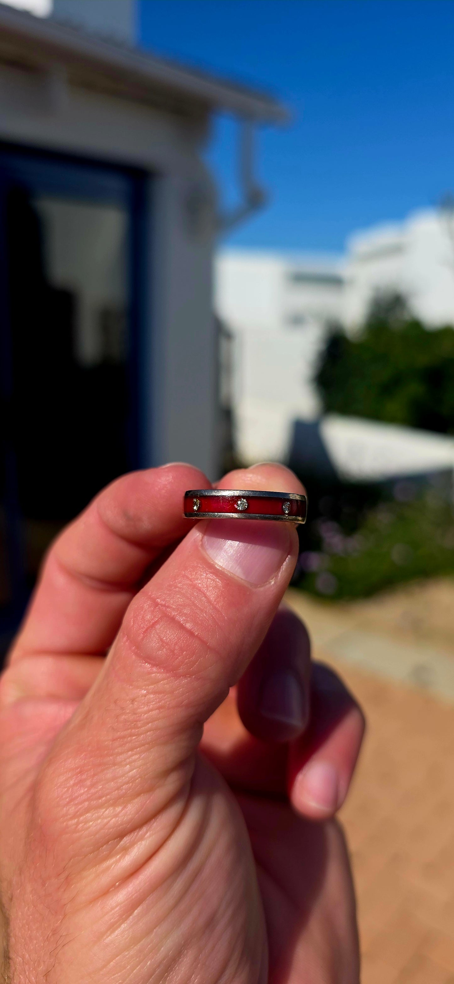 Now THIS is seriously cool!! An incredibly unusual South African designer full-eternity stacking ring by Situ, combining precious 18ct gold and diamonds with bold contemporary materials in a design that feels wonderfully modern and completely different.