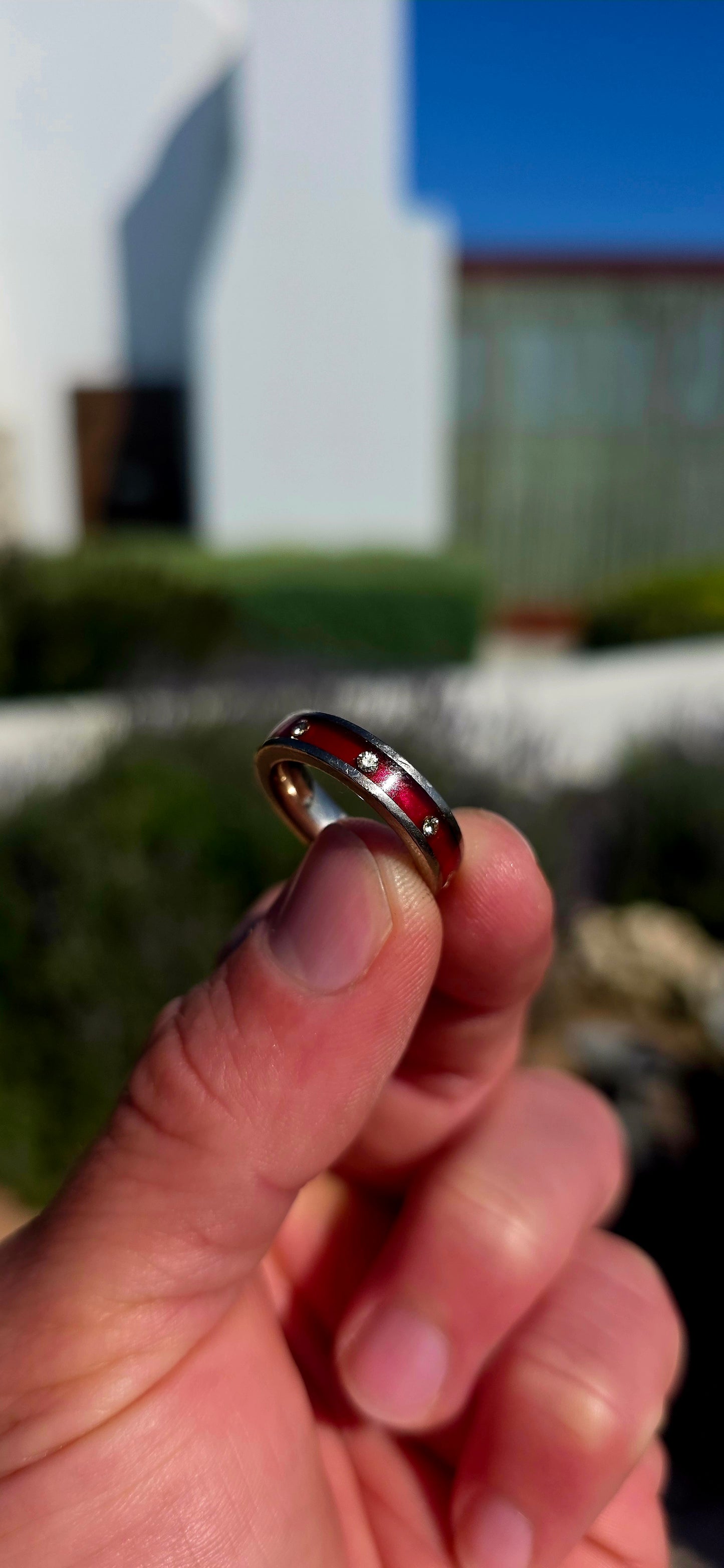 Now THIS is seriously cool!! An incredibly unusual South African designer full-eternity stacking ring by Situ, combining precious 18ct gold and diamonds with bold contemporary materials in a design that feels wonderfully modern and completely different.