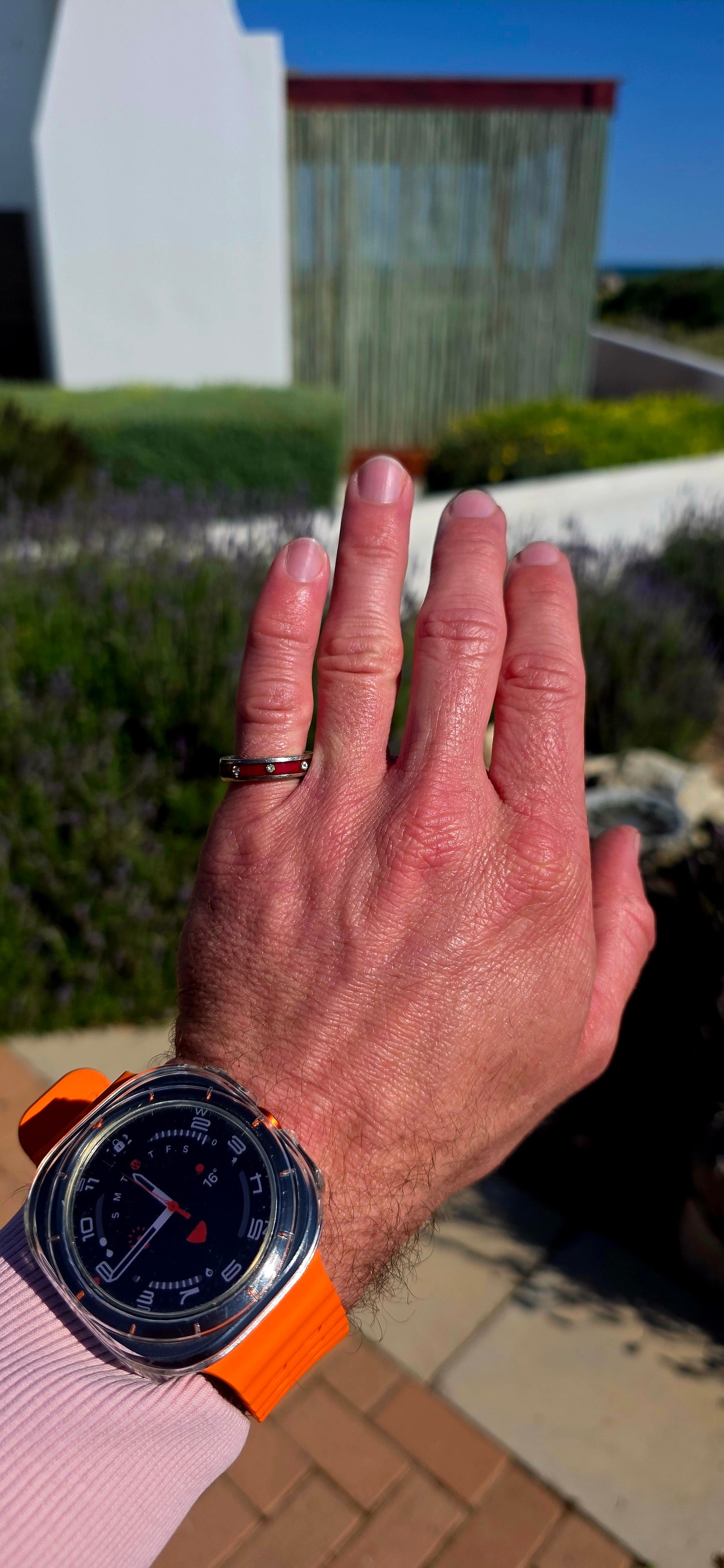 Now THIS is seriously cool!! An incredibly unusual South African designer full-eternity stacking ring by Situ, combining precious 18ct gold and diamonds with bold contemporary materials in a design that feels wonderfully modern and completely different.