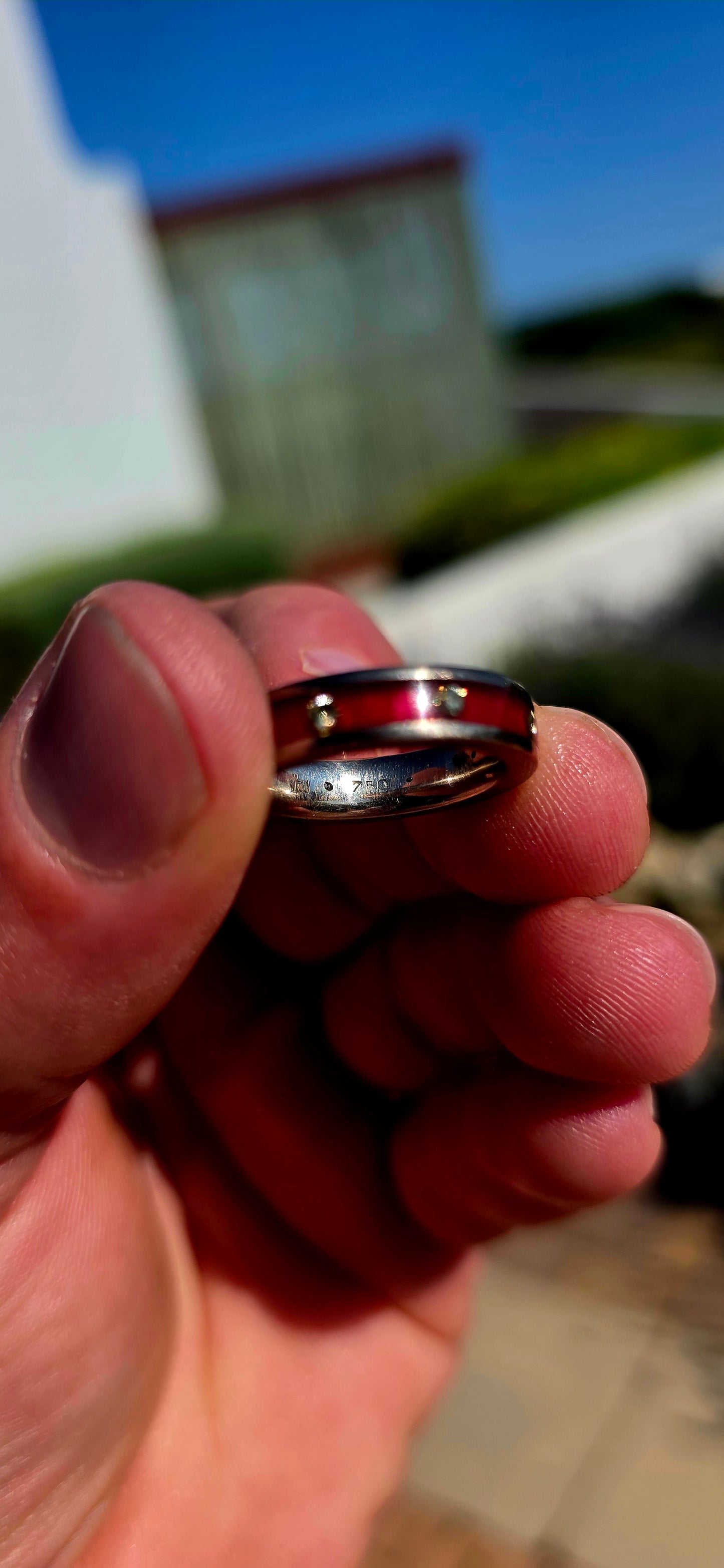 Now THIS is seriously cool!! An incredibly unusual South African designer full-eternity stacking ring by Situ, combining precious 18ct gold and diamonds with bold contemporary materials in a design that feels wonderfully modern and completely different.