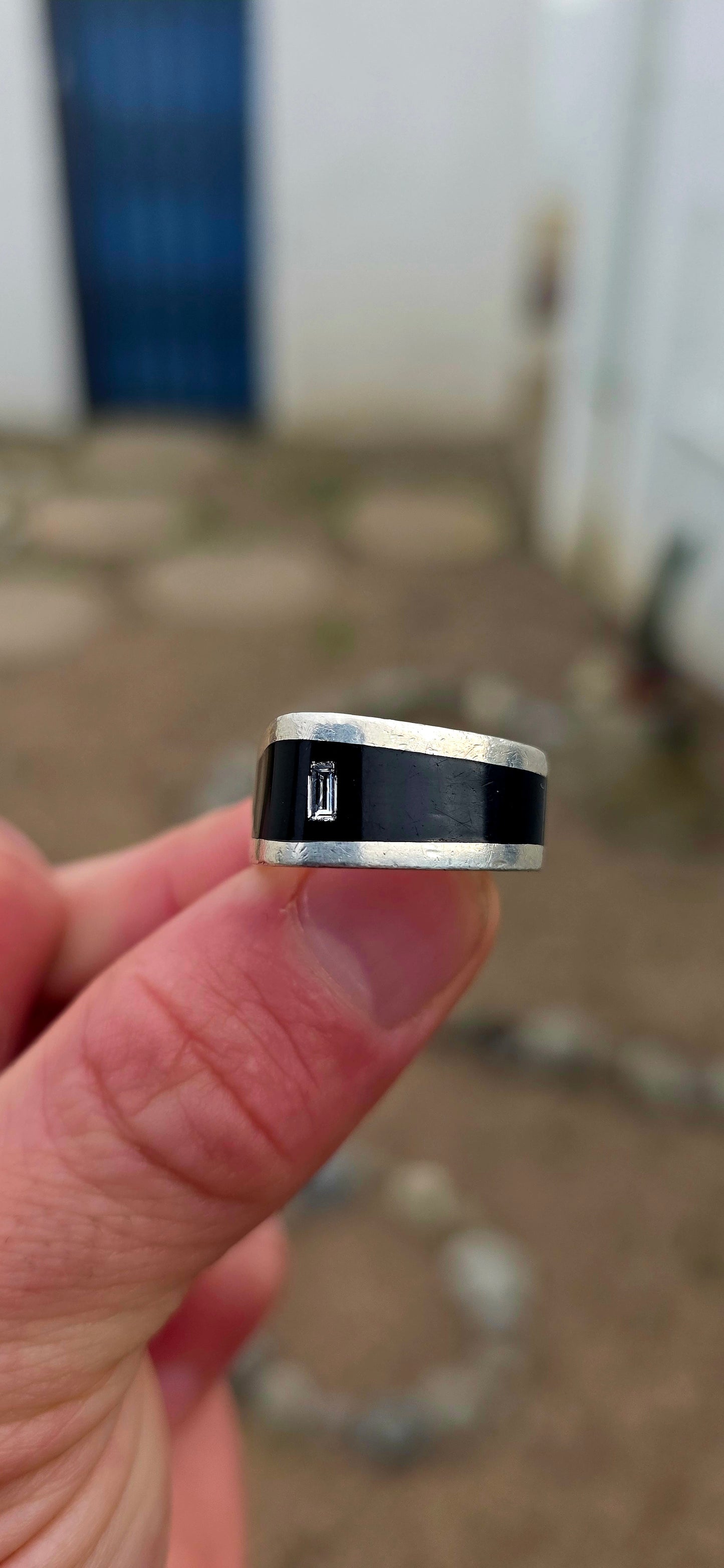 Amazingly cool and wonderfully different! This unisex designer ring by South African jewellery house SITU is a fabulous example of their innovative approach to diamond jewellery.
