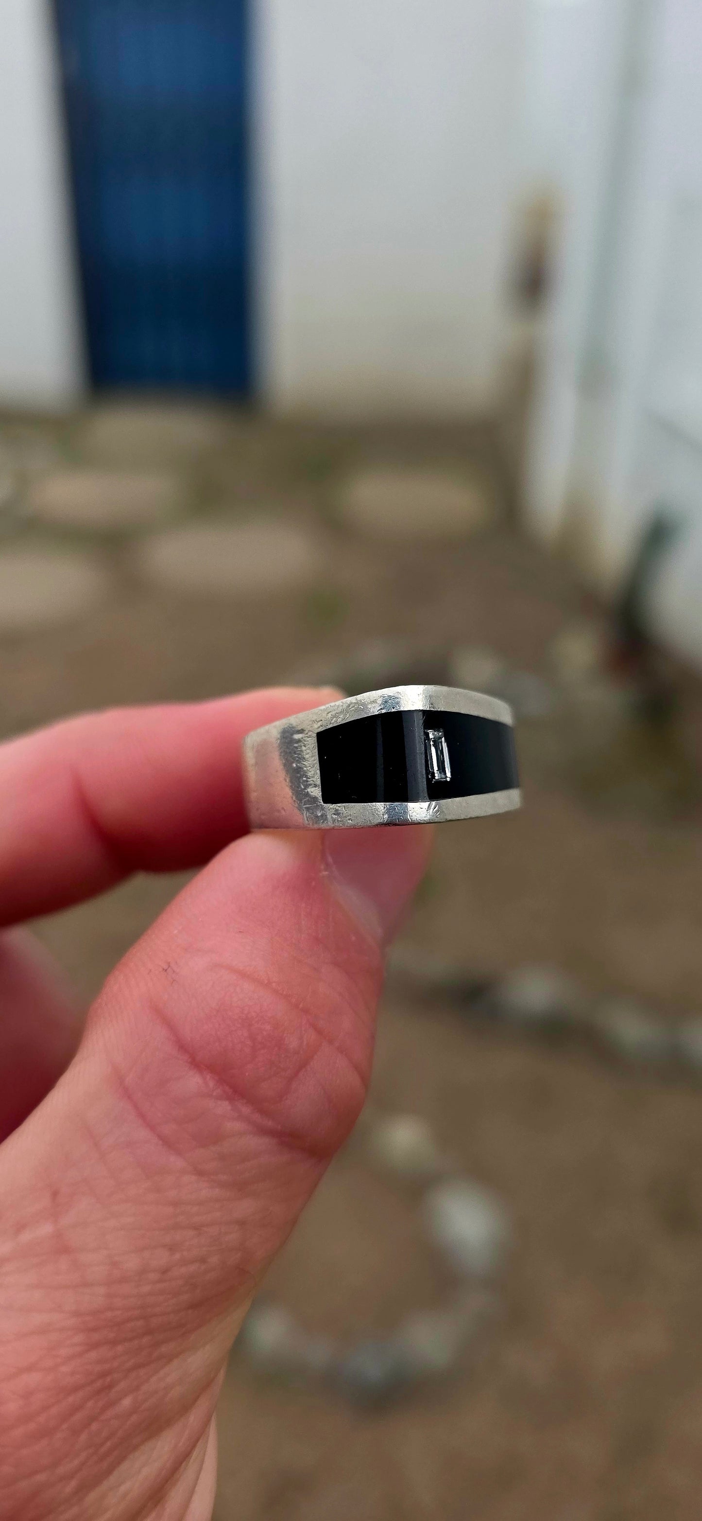 Amazingly cool and wonderfully different! This unisex designer ring by South African jewellery house SITU is a fabulous example of their innovative approach to diamond jewellery.