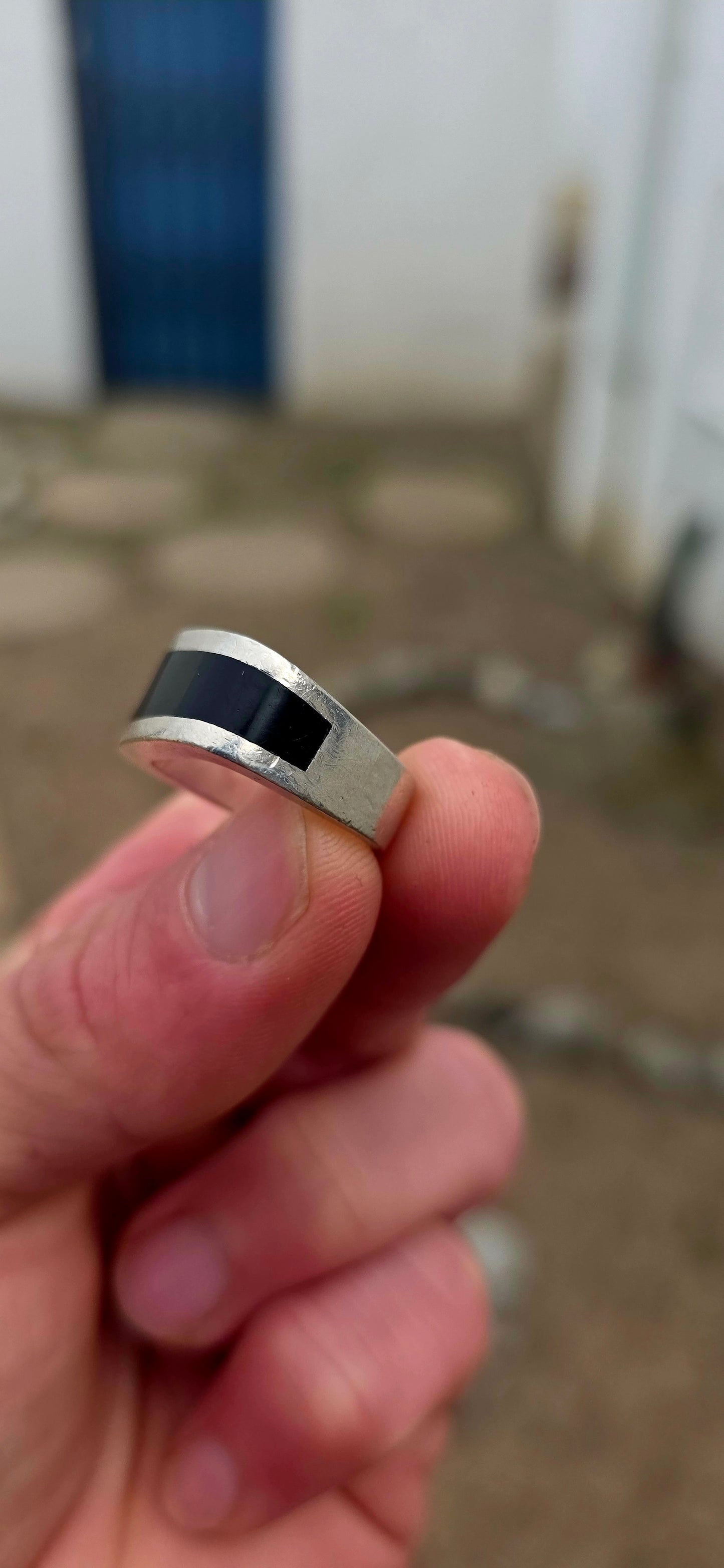Amazingly cool and wonderfully different! This unisex designer ring by South African jewellery house SITU is a fabulous example of their innovative approach to diamond jewellery.