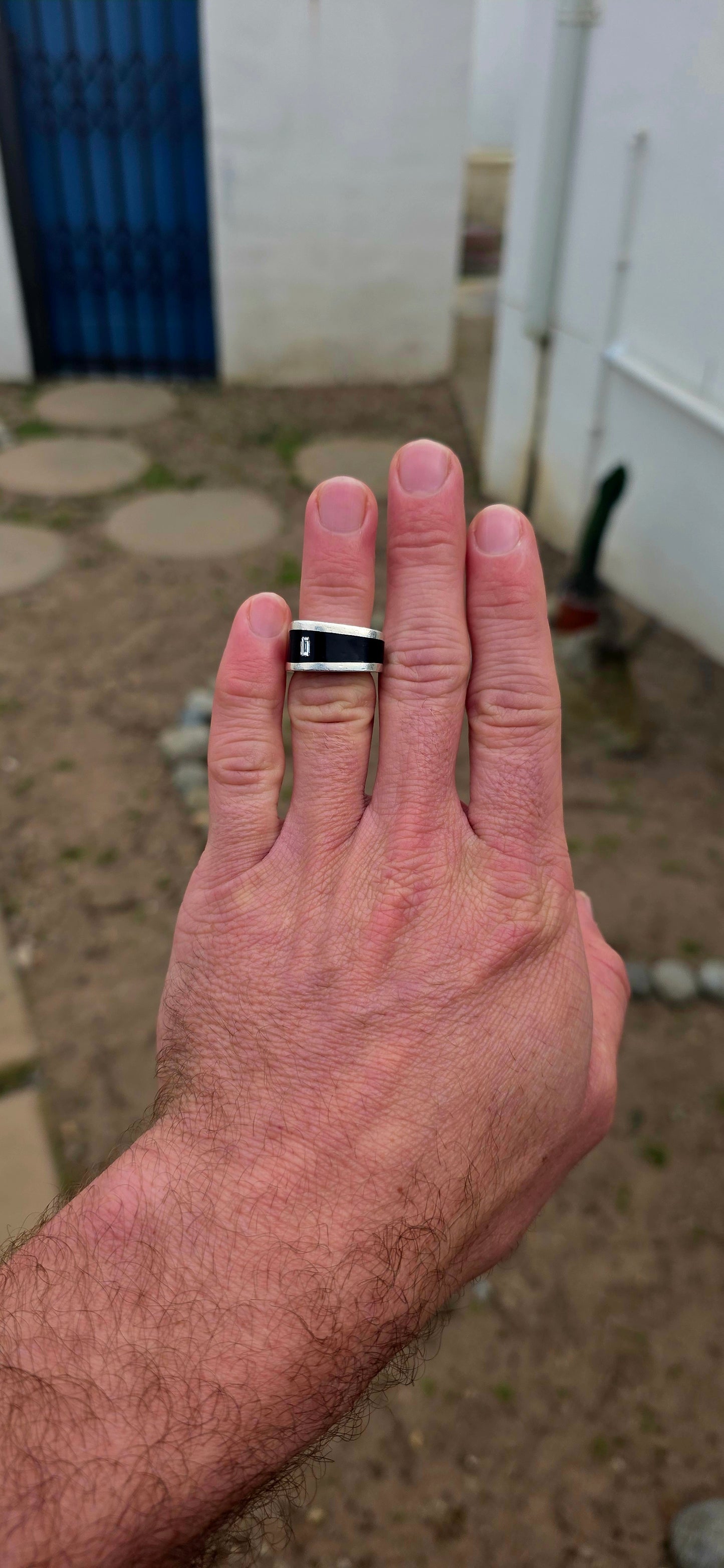 Amazingly cool and wonderfully different! This unisex designer ring by South African jewellery house SITU is a fabulous example of their innovative approach to diamond jewellery.