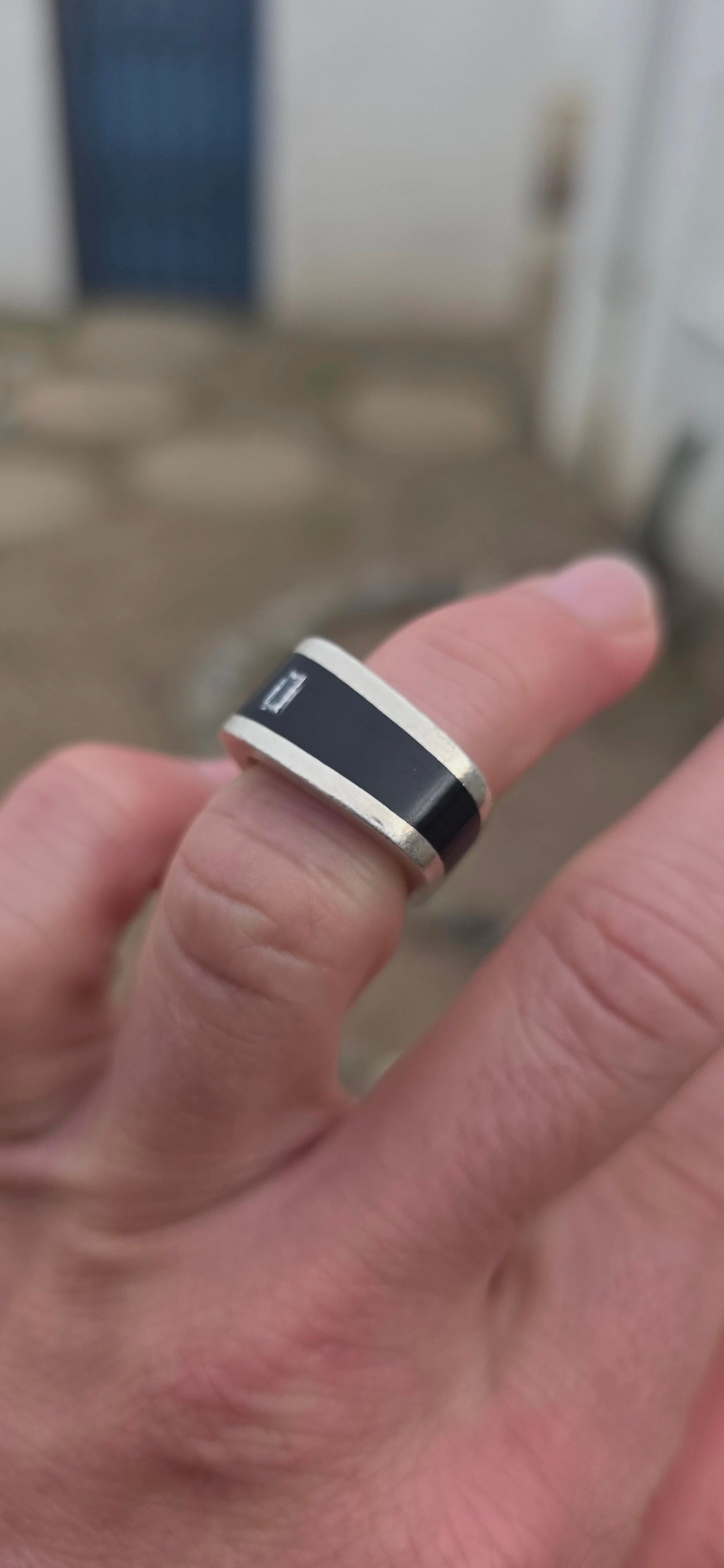 Amazingly cool and wonderfully different! This unisex designer ring by South African jewellery house SITU is a fabulous example of their innovative approach to diamond jewellery.