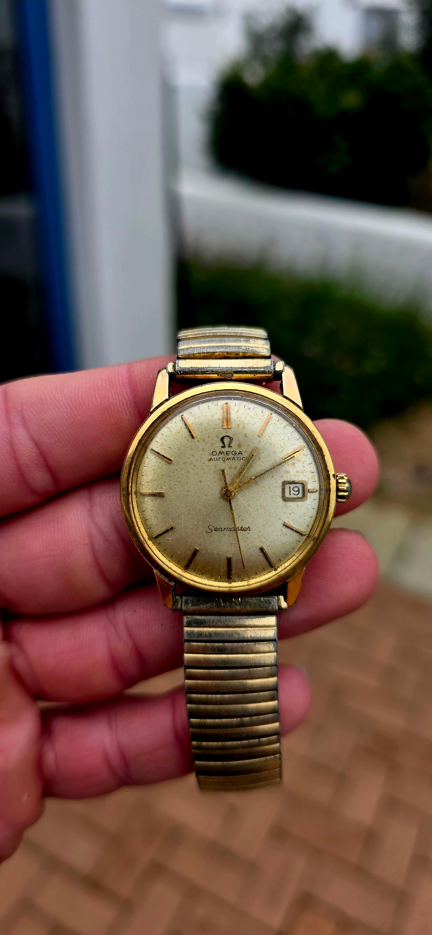 Now here’s a fabulous old boy with plenty of life left in him!  A genuine vintage Omega Seamaster Automatic, featuring a classic gold-plated case, champagne/silver-toned dial, applied baton hour markers, sweep seconds hand and date window at 3 o’clock.