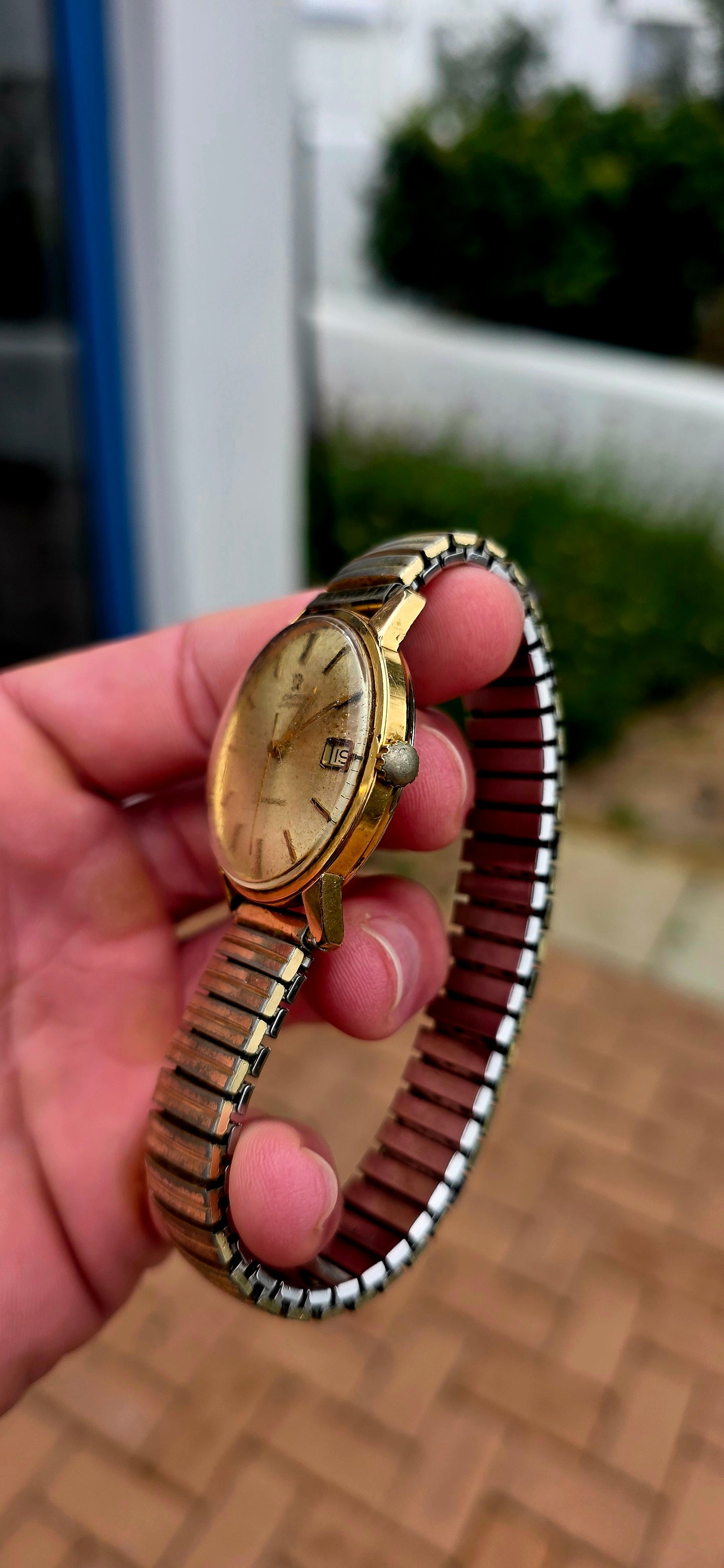 Now here’s a fabulous old boy with plenty of life left in him!  A genuine vintage Omega Seamaster Automatic, featuring a classic gold-plated case, champagne/silver-toned dial, applied baton hour markers, sweep seconds hand and date window at 3 o’clock.