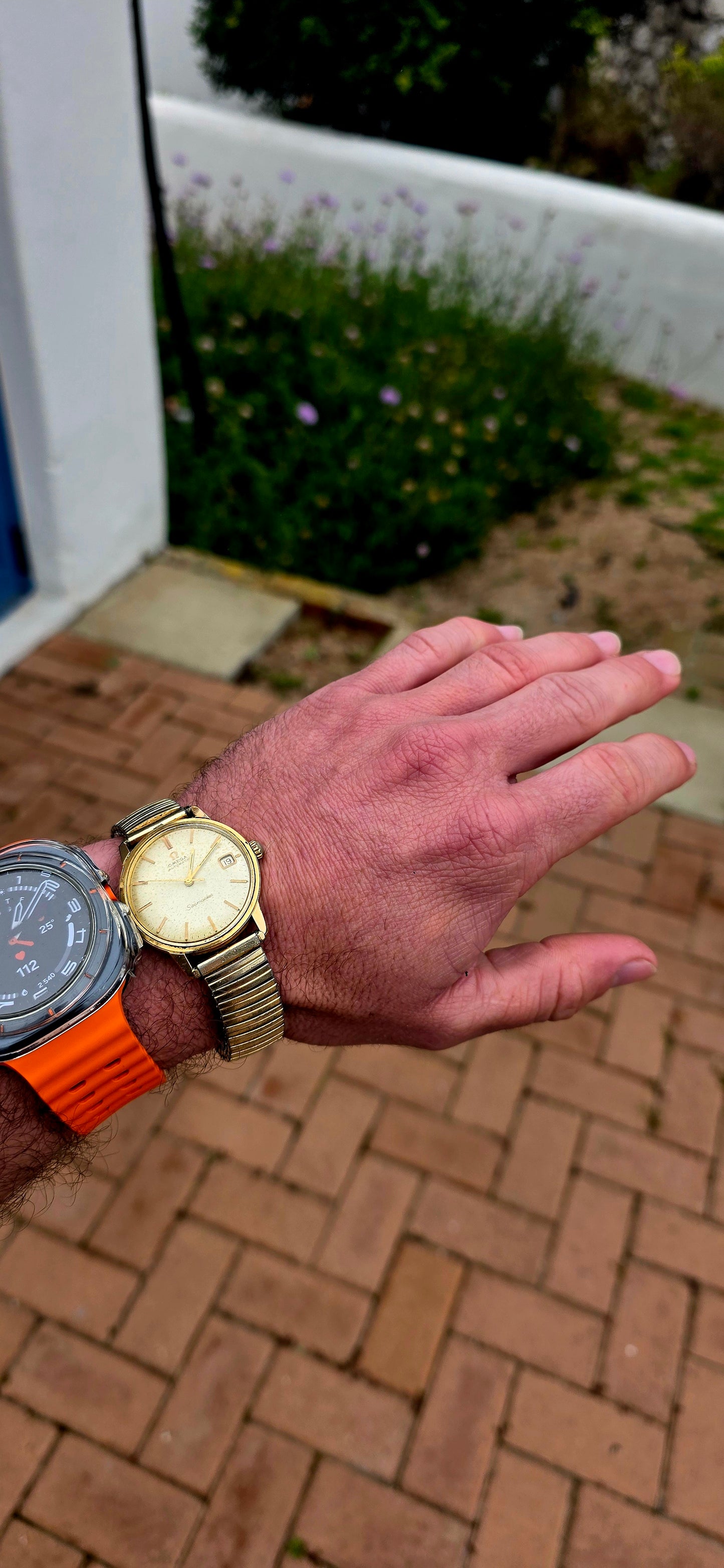 Now here’s a fabulous old boy with plenty of life left in him!  A genuine vintage Omega Seamaster Automatic, featuring a classic gold-plated case, champagne/silver-toned dial, applied baton hour markers, sweep seconds hand and date window at 3 o’clock.