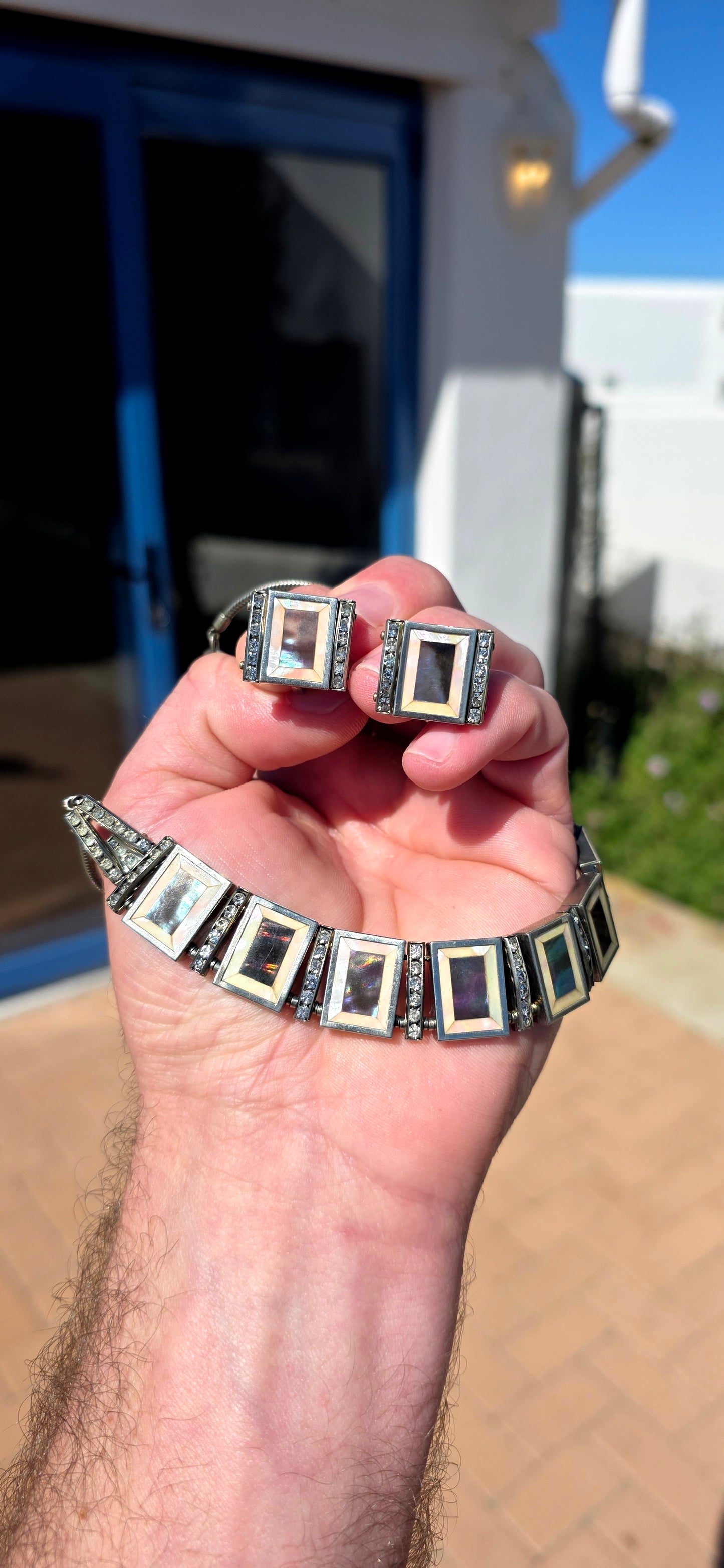 Now THIS is pure Art Deco glamour! An absolutely fabulous and increasingly difficult-to-find circa 1930s costume jewellery suite, consisting of a dramatic geometric panel collar necklace together with its matching clip-on earrings.