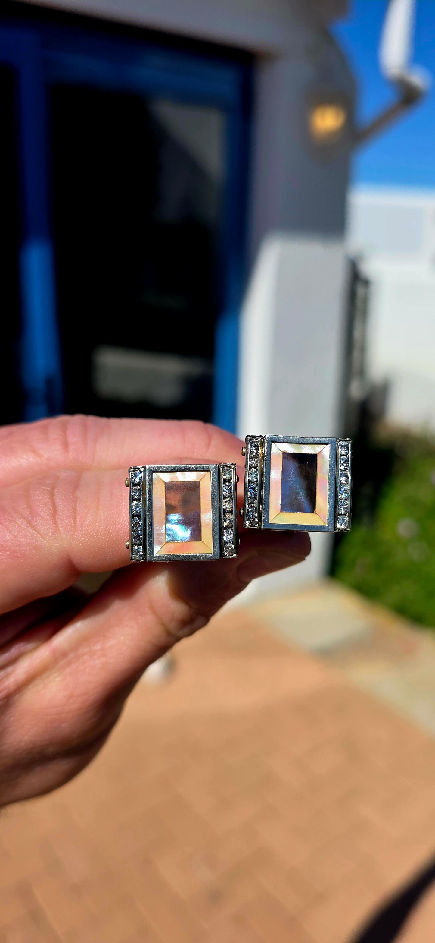 Now THIS is pure Art Deco glamour! An absolutely fabulous and increasingly difficult-to-find circa 1930s costume jewellery suite, consisting of a dramatic geometric panel collar necklace together with its matching clip-on earrings.