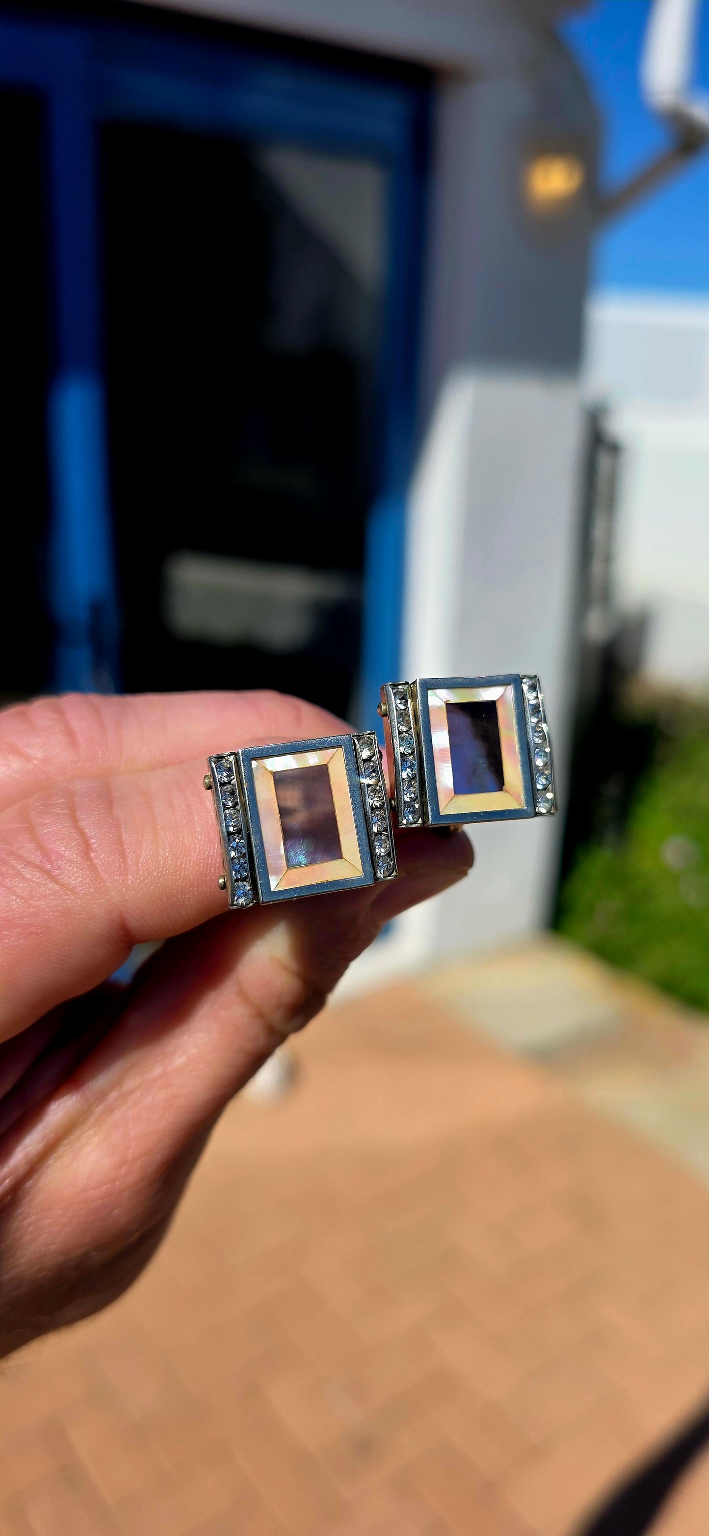 Now THIS is pure Art Deco glamour! An absolutely fabulous and increasingly difficult-to-find circa 1930s costume jewellery suite, consisting of a dramatic geometric panel collar necklace together with its matching clip-on earrings.