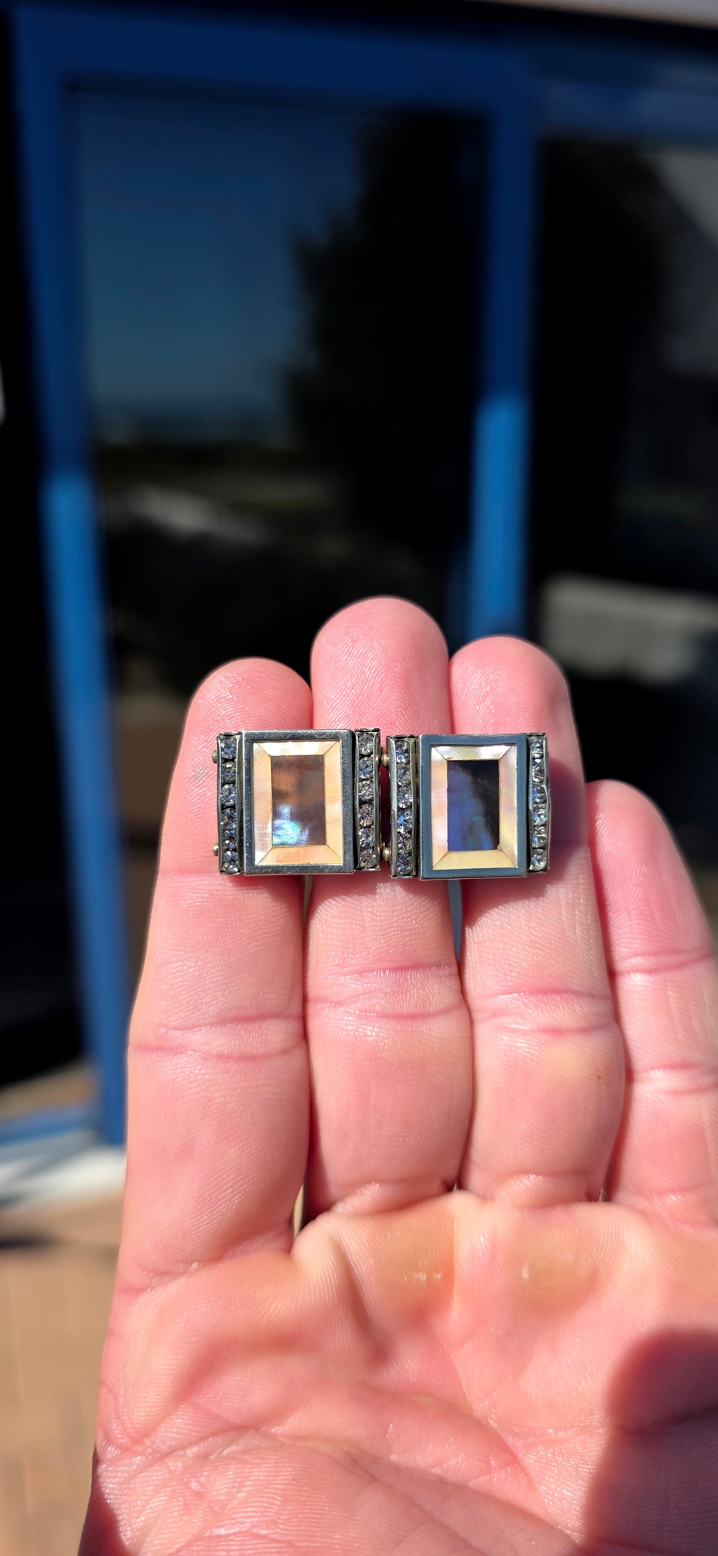 Now THIS is pure Art Deco glamour! An absolutely fabulous and increasingly difficult-to-find circa 1930s costume jewellery suite, consisting of a dramatic geometric panel collar necklace together with its matching clip-on earrings.