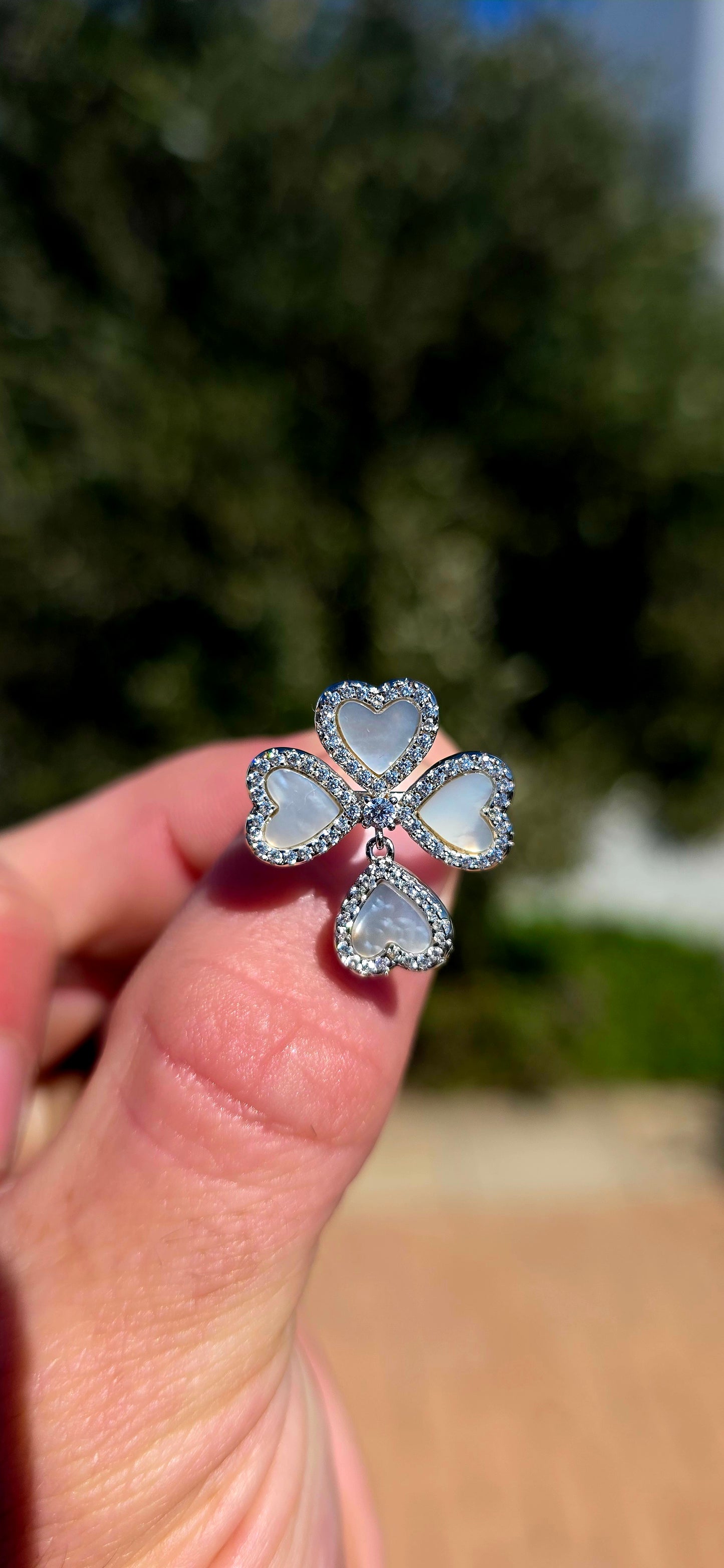 Playful, feminine and just a little bit whimsical! This gorgeous sterling silver ring takes the classic lucky four-leaf clover and gives it a beautifully romantic twist.