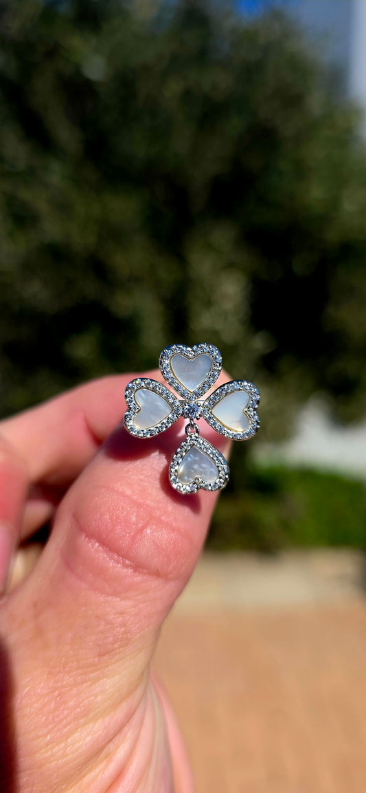 Playful, feminine and just a little bit whimsical! This gorgeous sterling silver ring takes the classic lucky four-leaf clover and gives it a beautifully romantic twist.