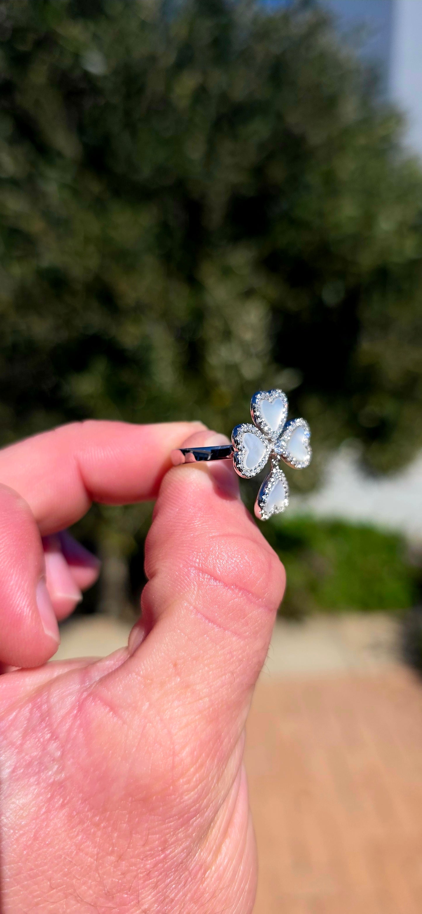 Playful, feminine and just a little bit whimsical! This gorgeous sterling silver ring takes the classic lucky four-leaf clover and gives it a beautifully romantic twist.