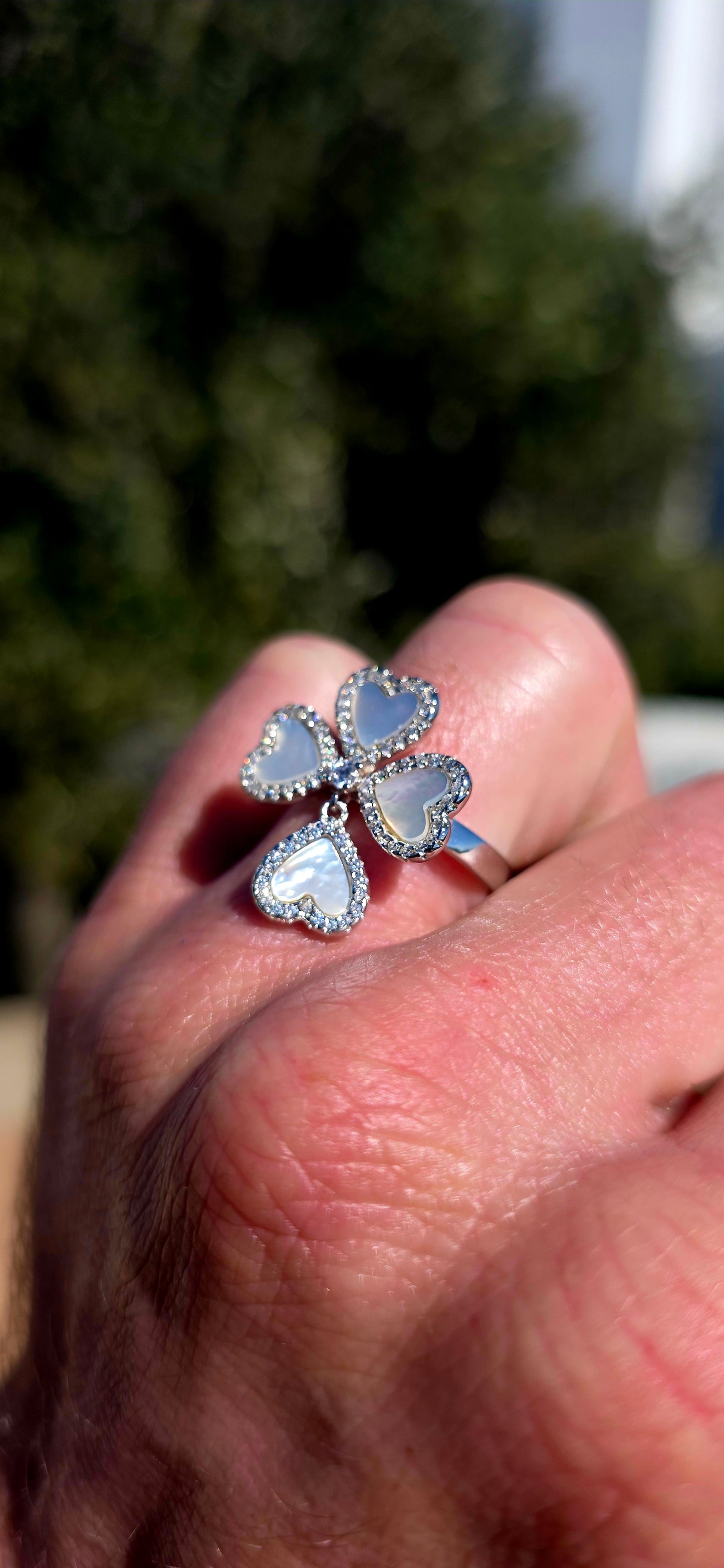 Playful, feminine and just a little bit whimsical! This gorgeous sterling silver ring takes the classic lucky four-leaf clover and gives it a beautifully romantic twist.